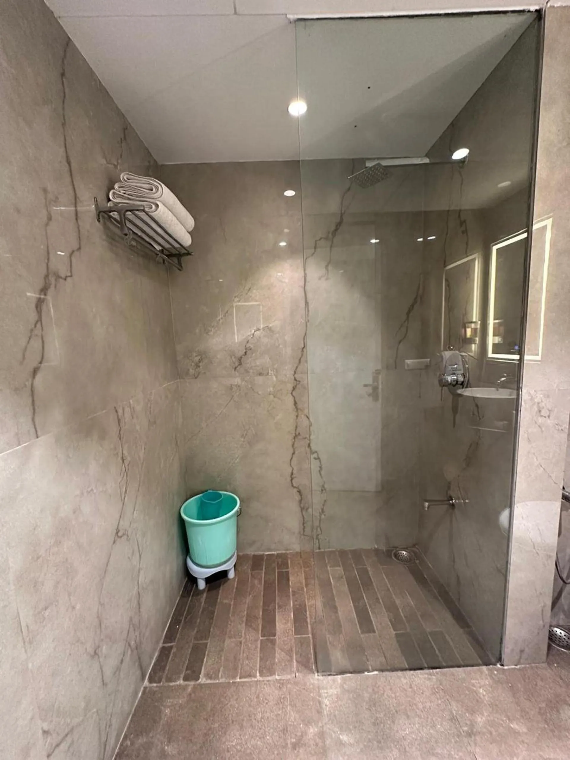 Bathroom in Hotel Mount Regency