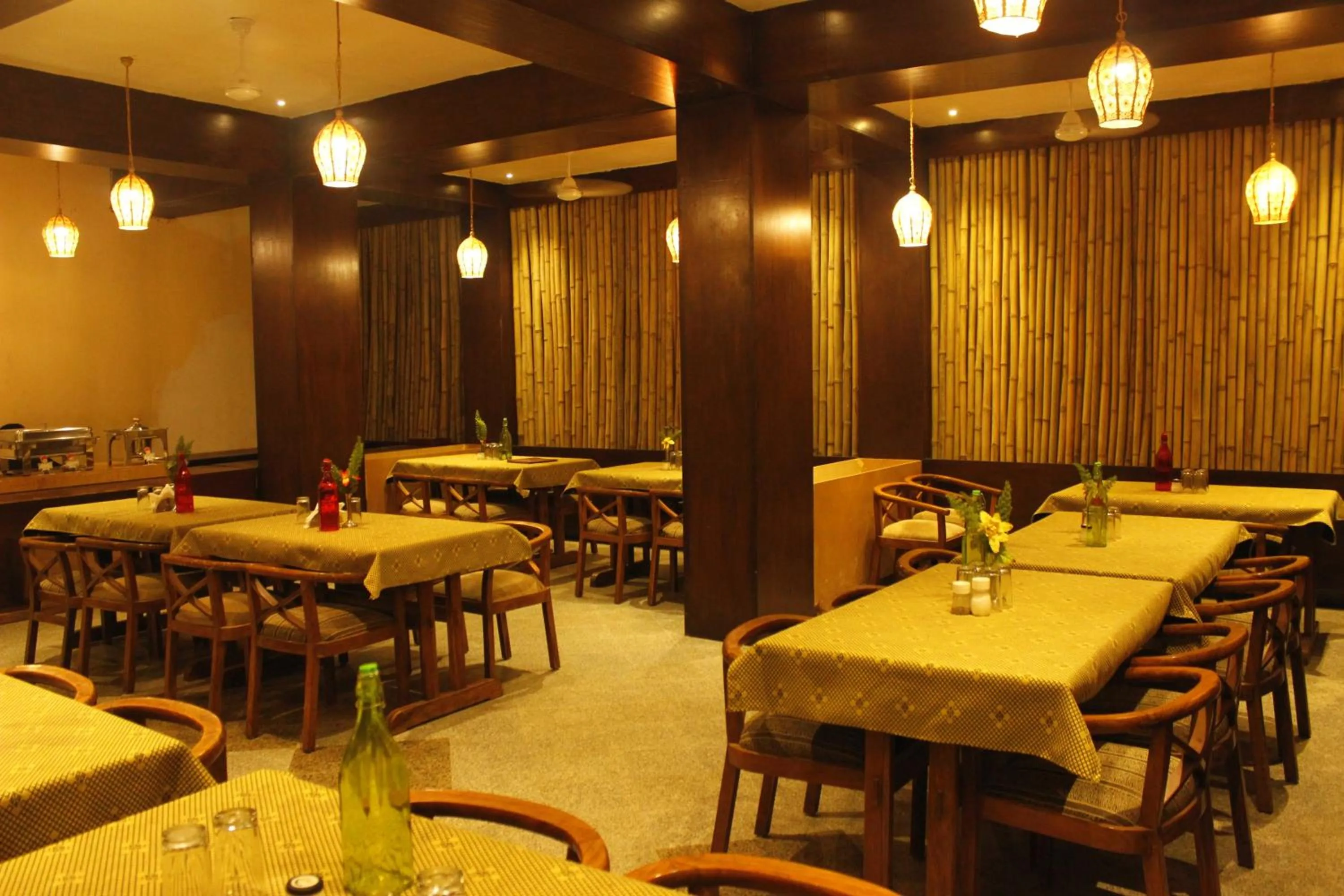 Restaurant/places to eat in Hotel Mount Regency