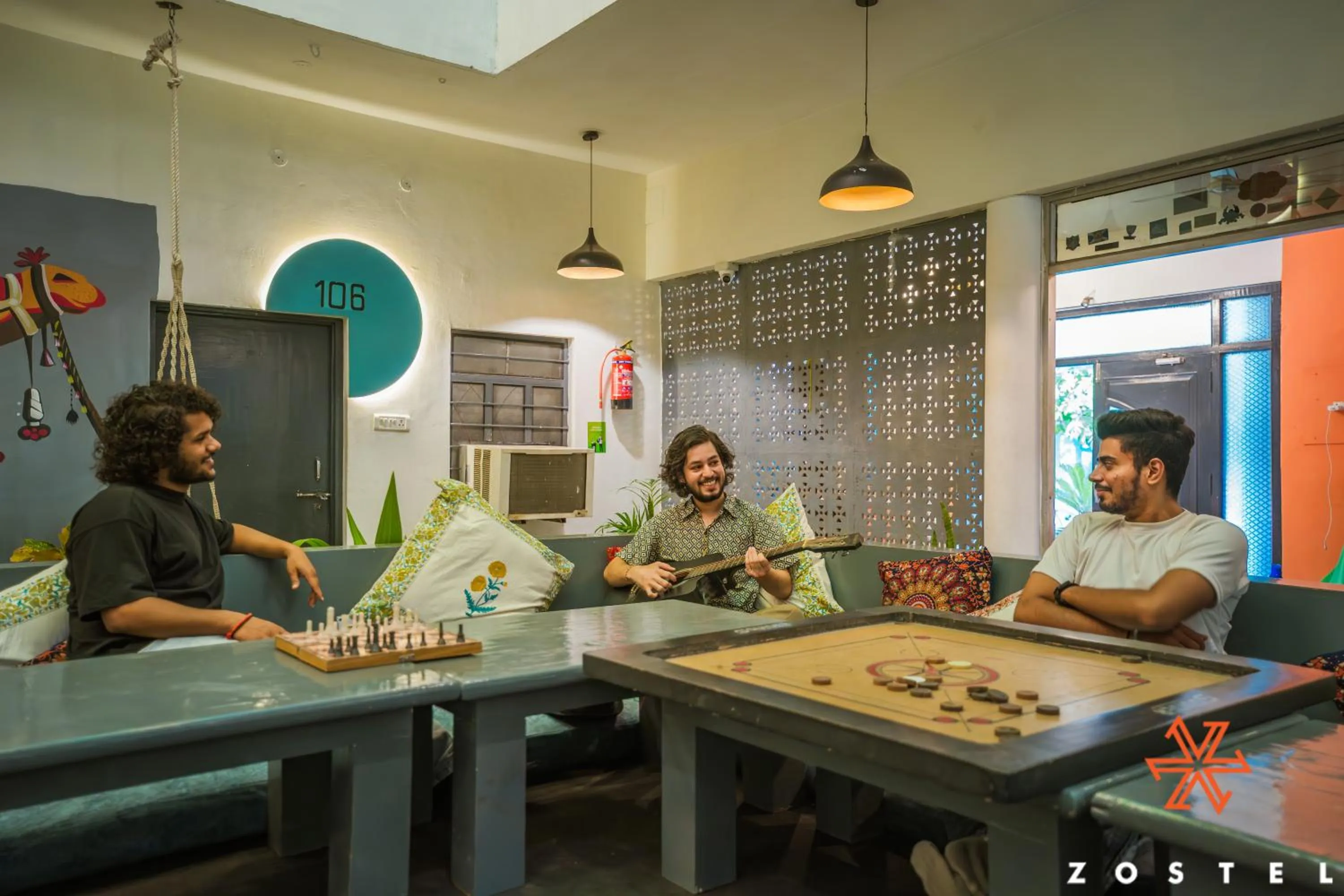 Living room in Zostel Pushkar