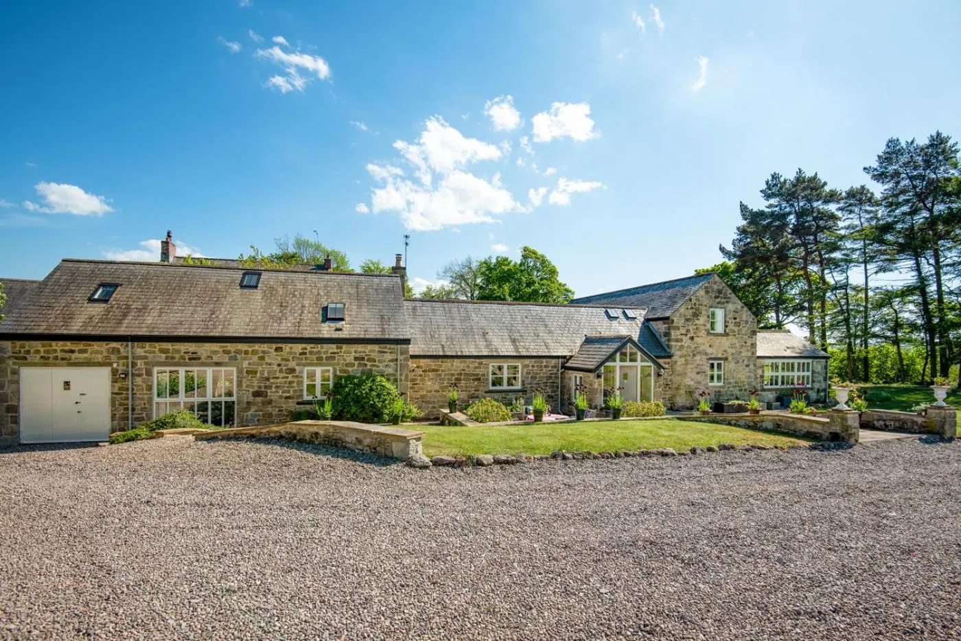 Property building in Throphill Grange