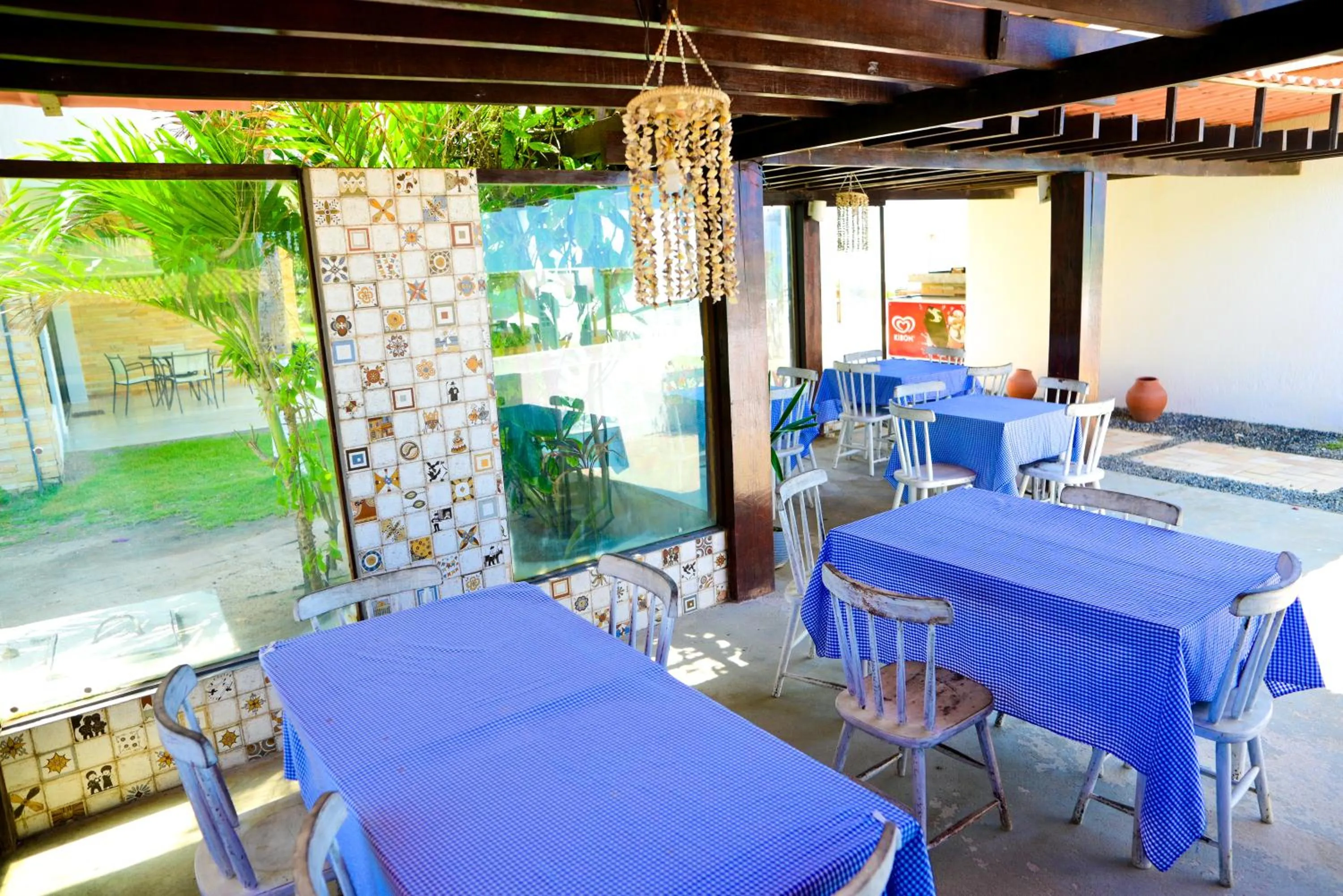 Restaurant/places to eat in Waterfront Apart Hotel