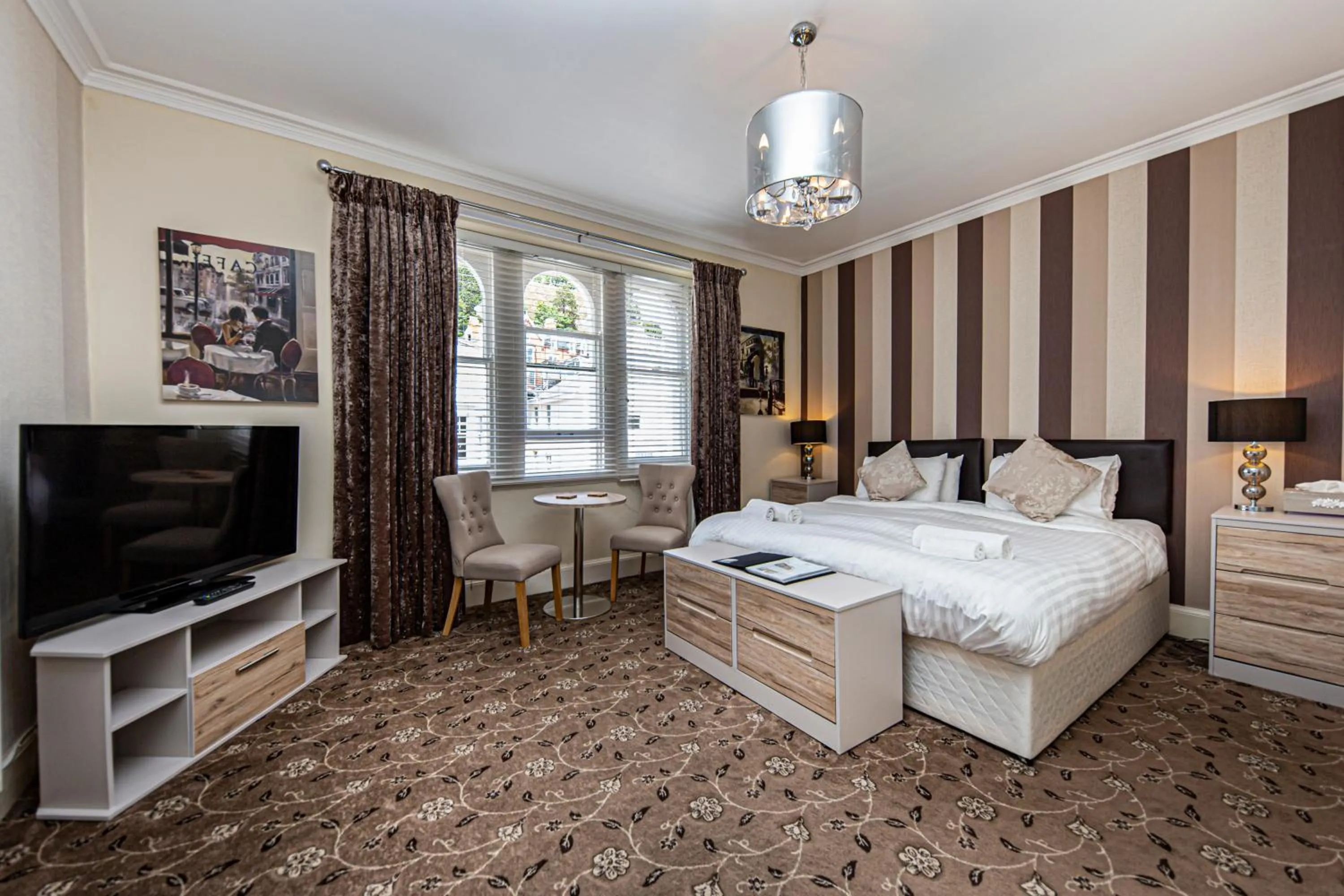 Bedroom, Bed in Snooze