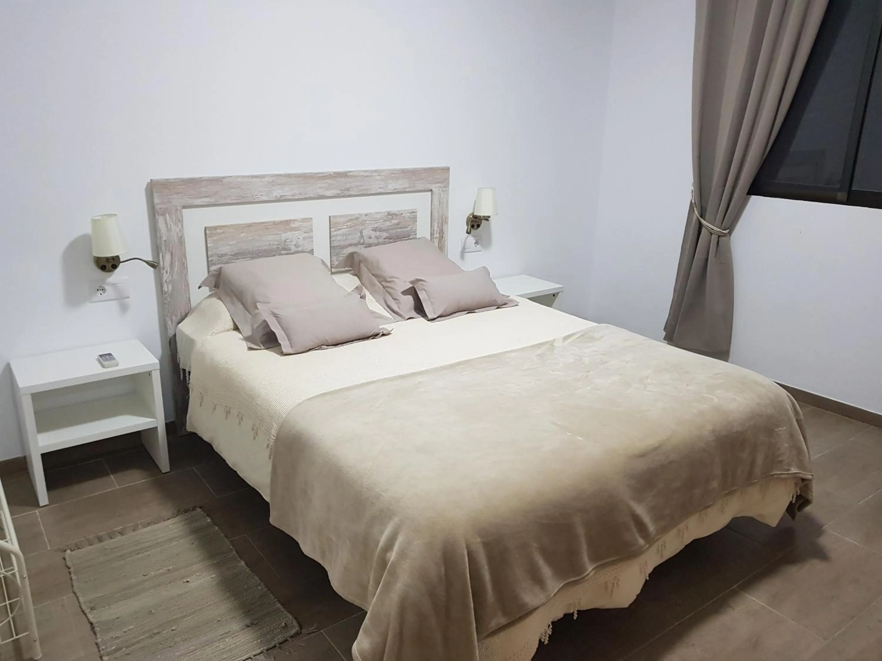 Decorative detail, Bed in El Manantial B&B