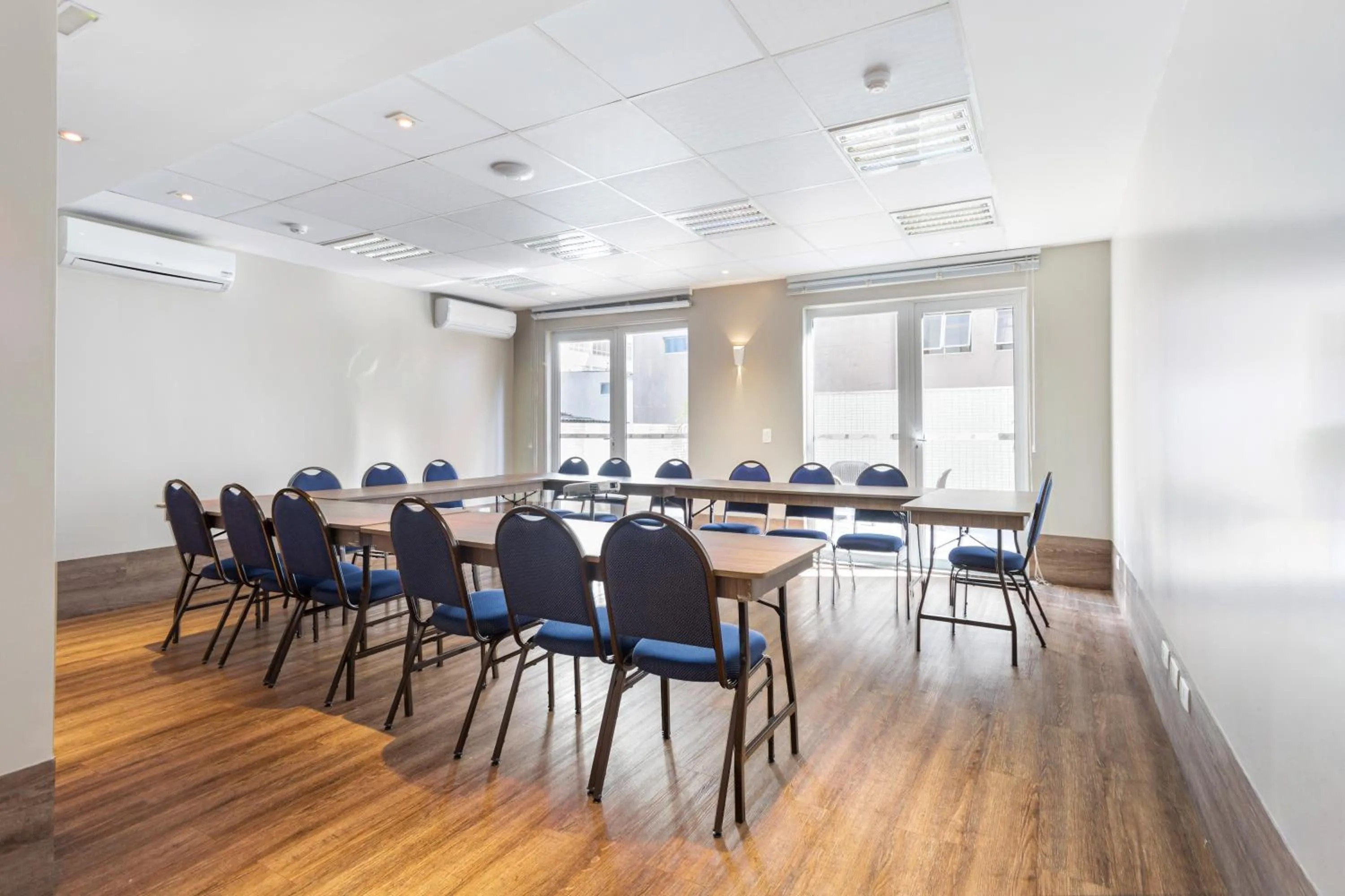 Meeting/conference room in Go Inn Hotel Curitiba