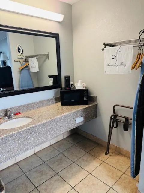 Bathroom in Plaza Inn