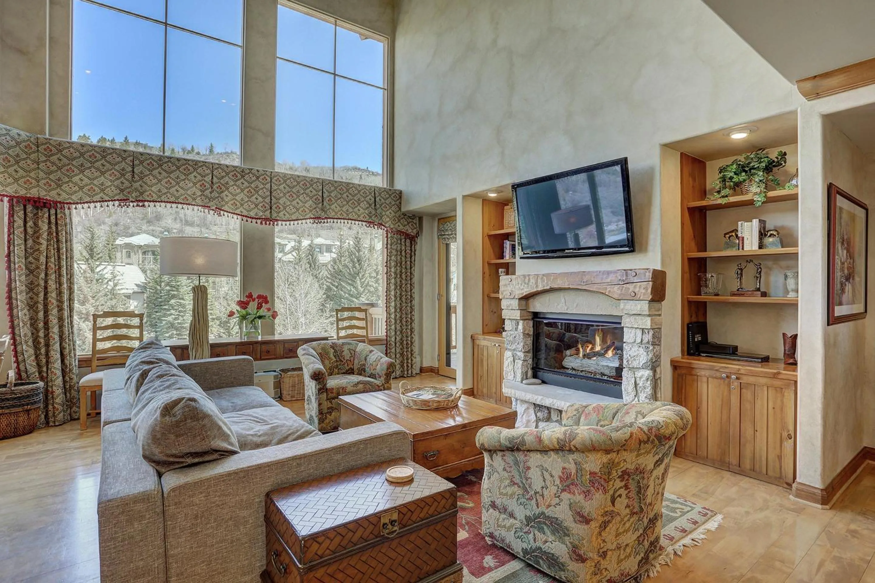 Living room in Elkhorn Lodge, A Vail Resorts Property