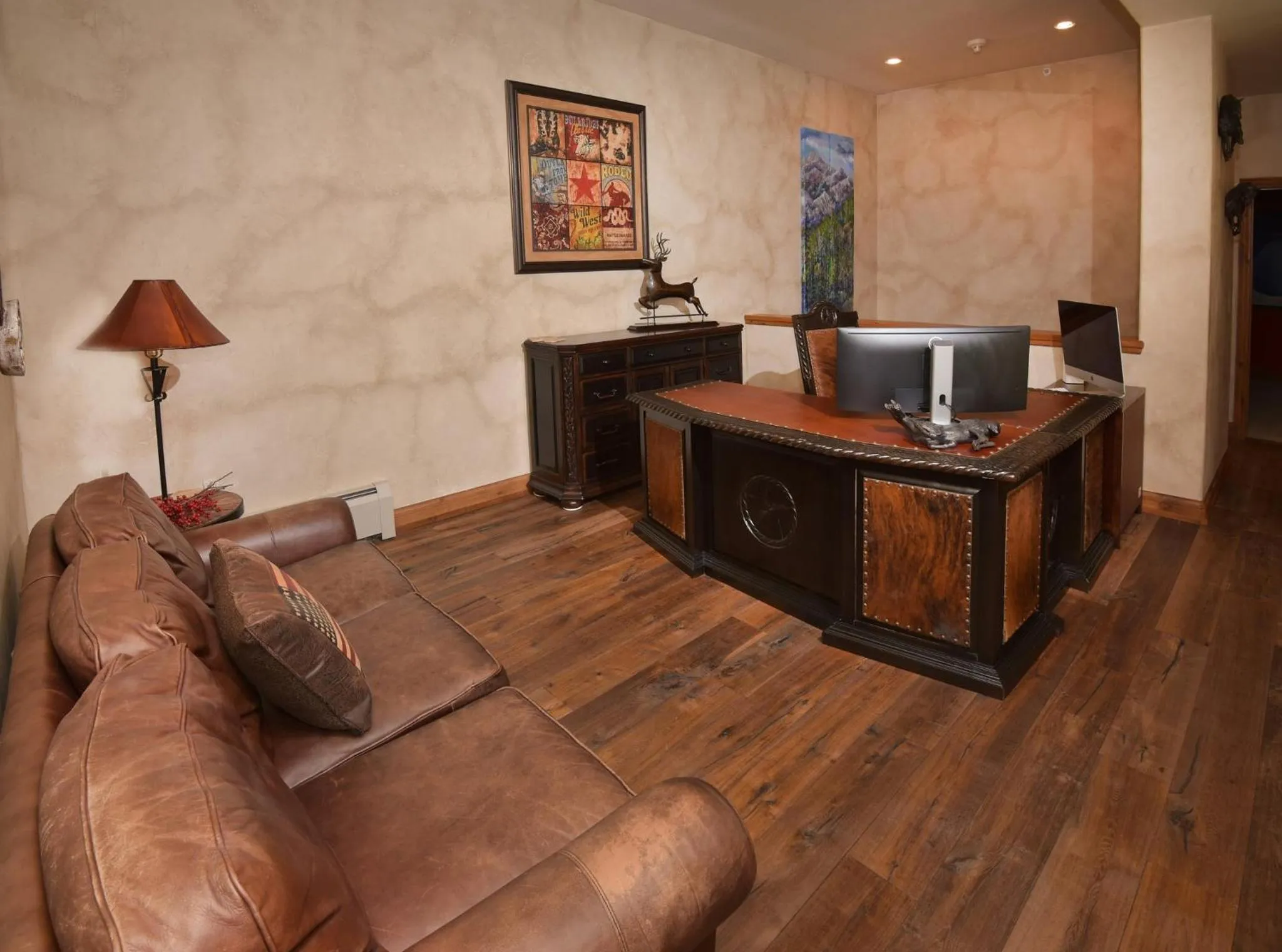 Living room in Elkhorn Lodge, A Vail Resorts Property