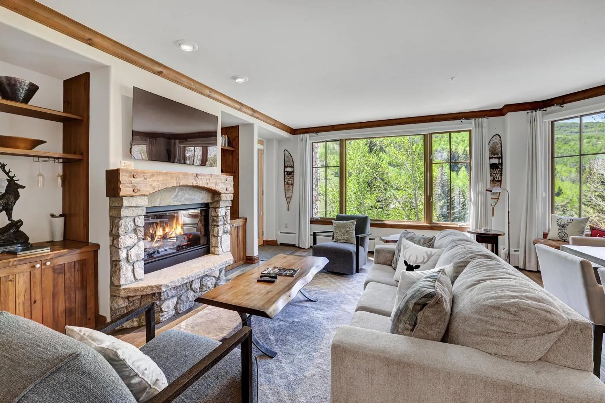 Living room in Elkhorn Lodge, A Vail Resorts Property