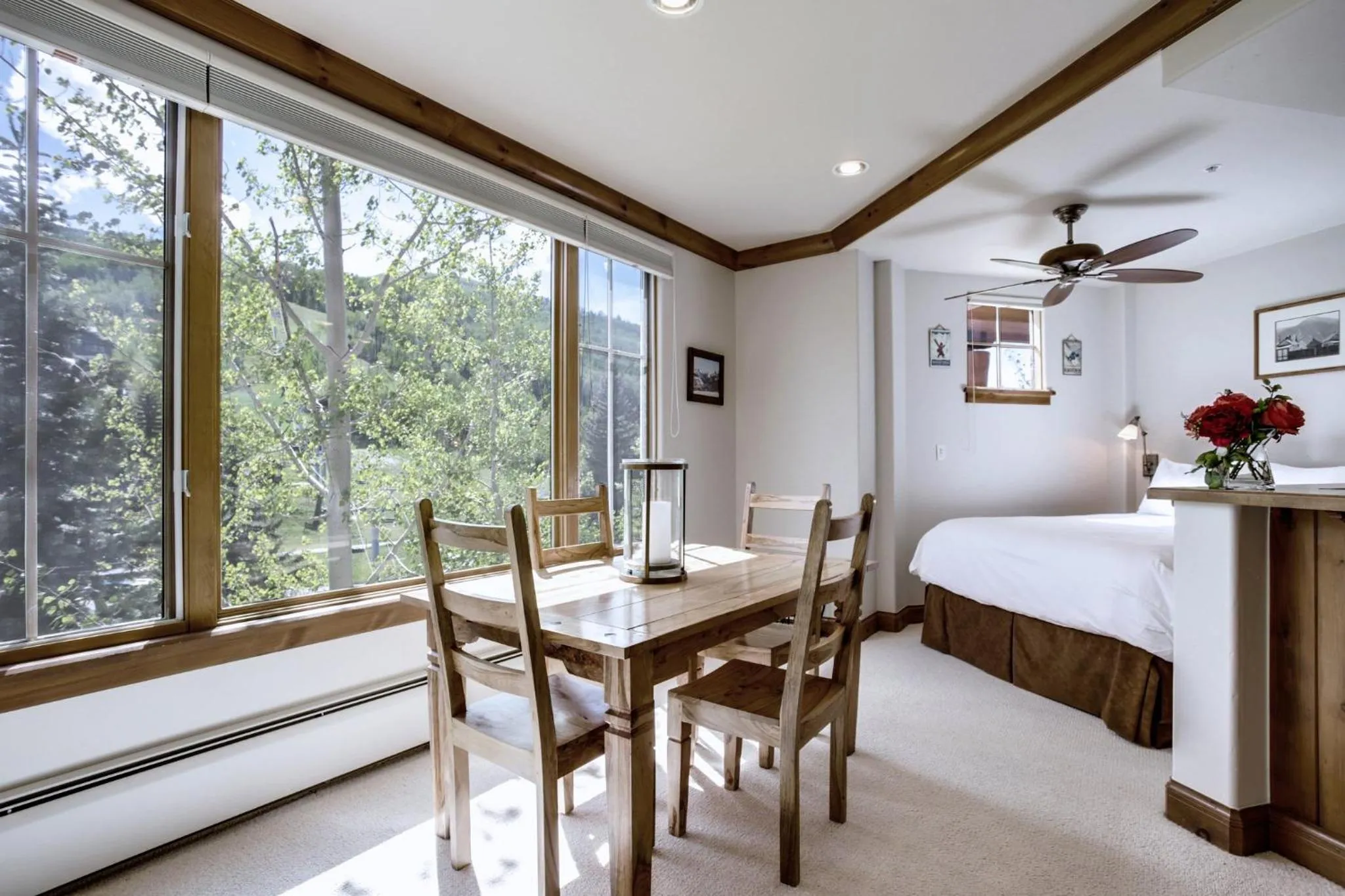 Living room, Bed in Elkhorn Lodge, A Vail Resorts Property