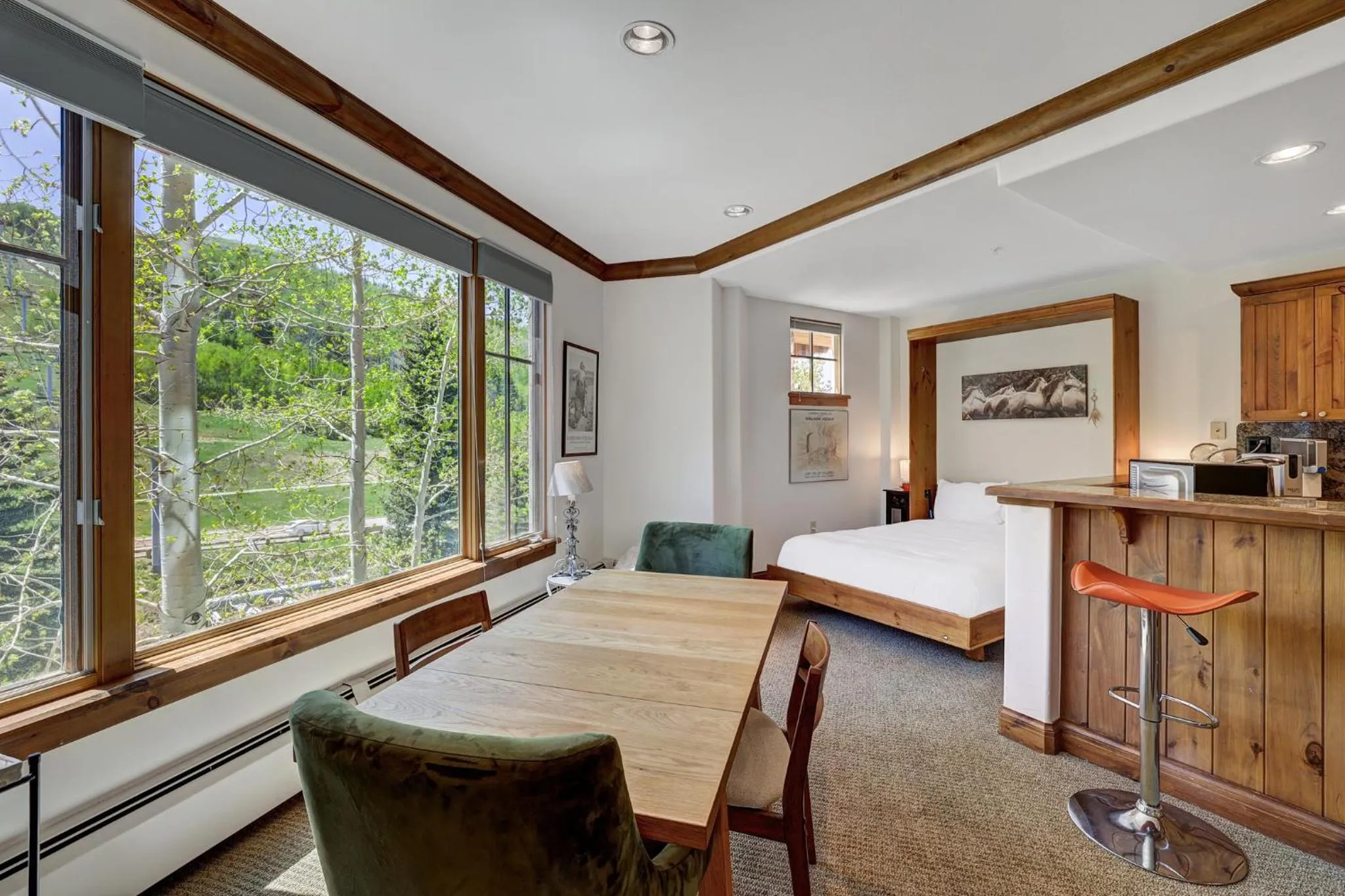 Restaurant/places to eat, Bed in Elkhorn Lodge, A Vail Resorts Property