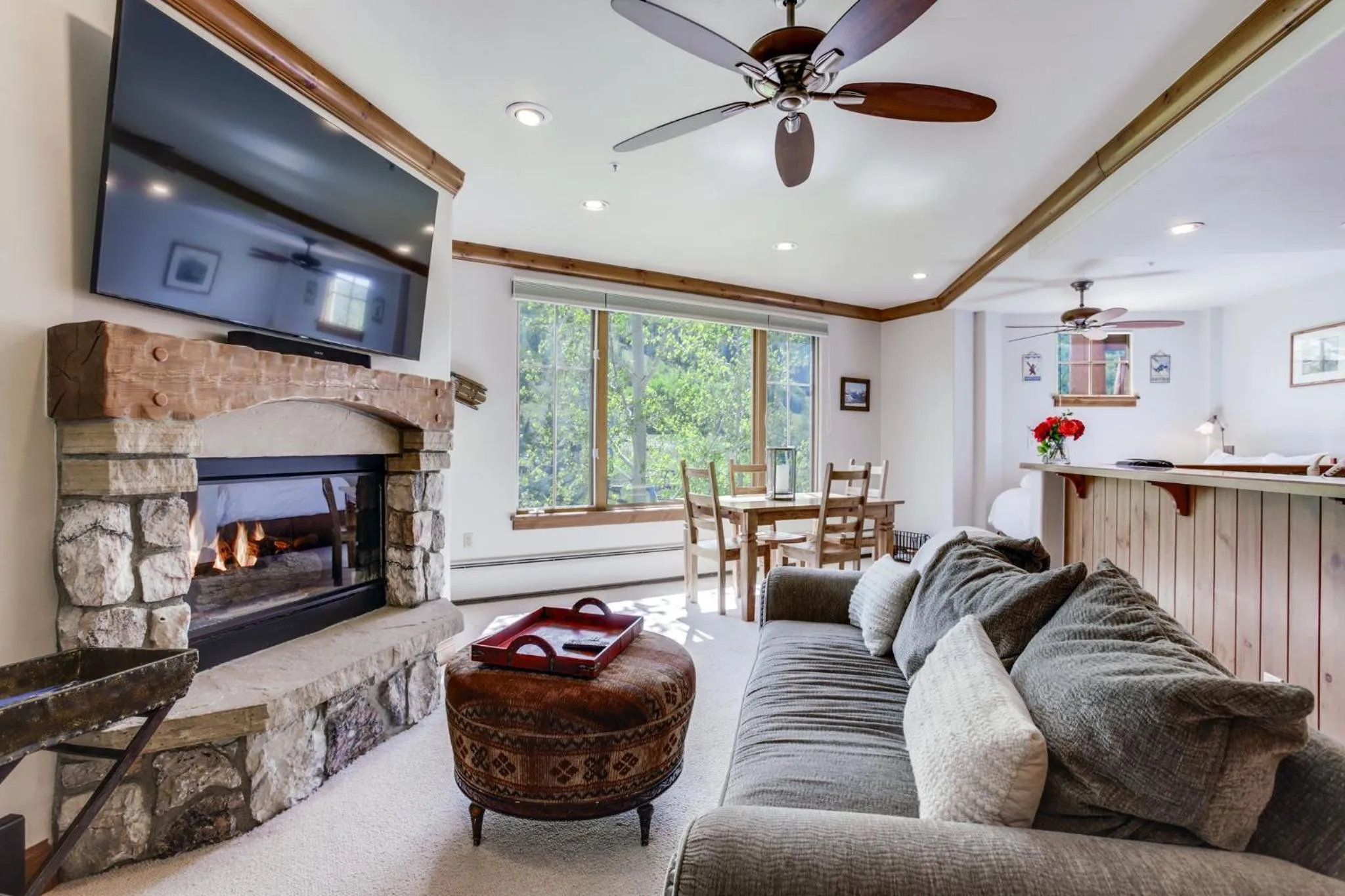 Living room in Elkhorn Lodge, A Vail Resorts Property