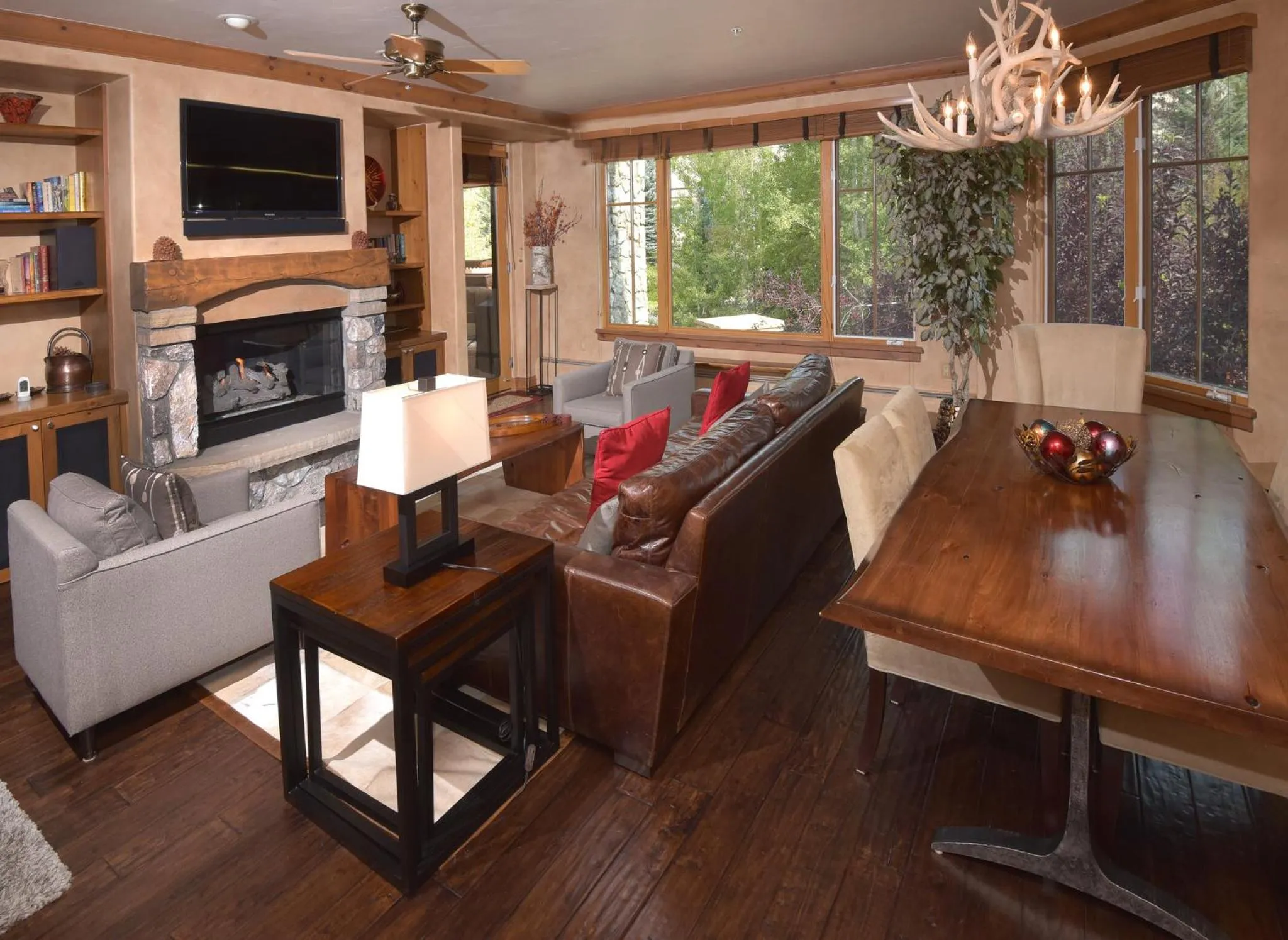 Living room in Elkhorn Lodge, A Vail Resorts Property