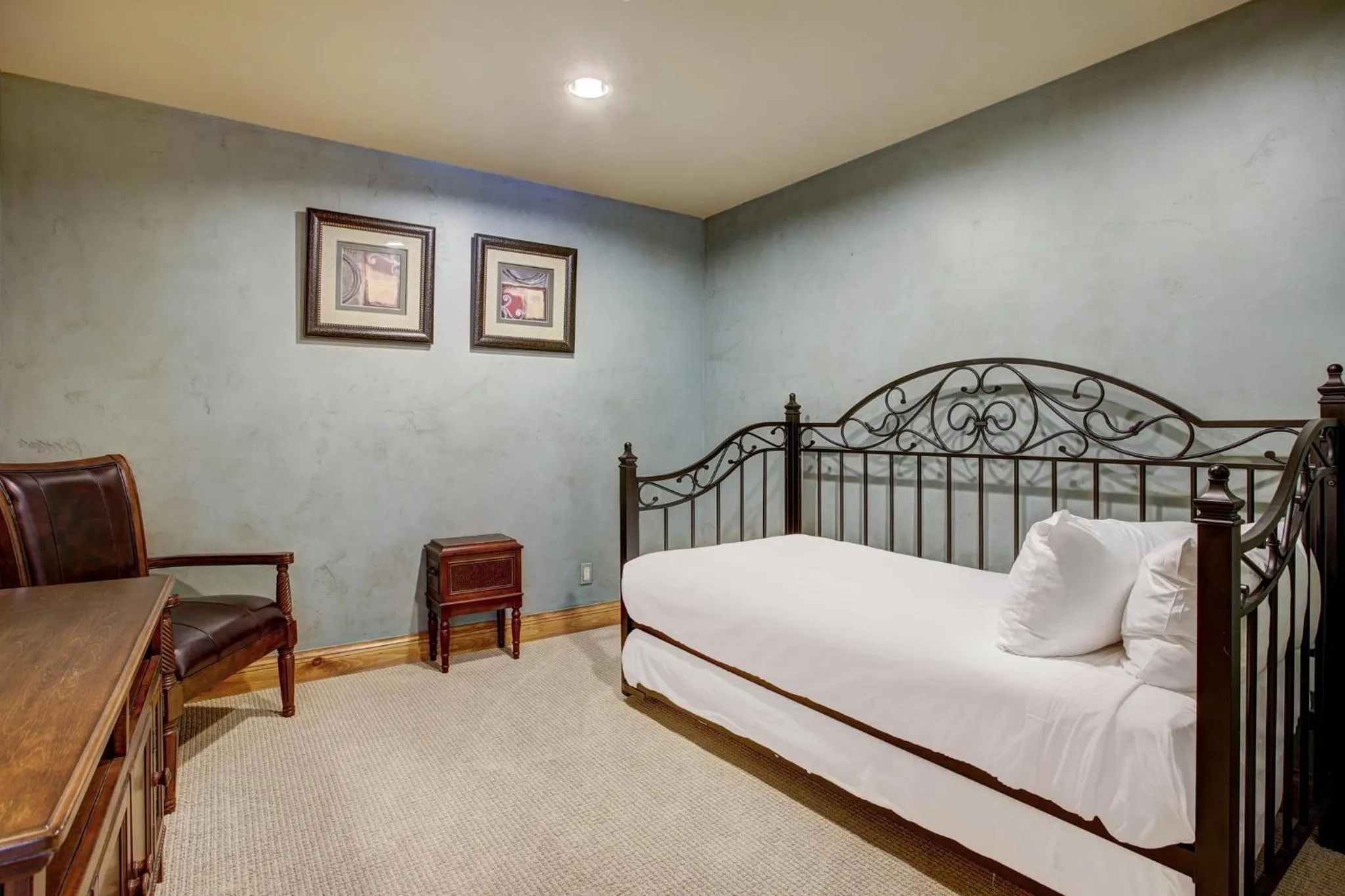 Photo of the whole room, Bed in Elkhorn Lodge, A Vail Resorts Property