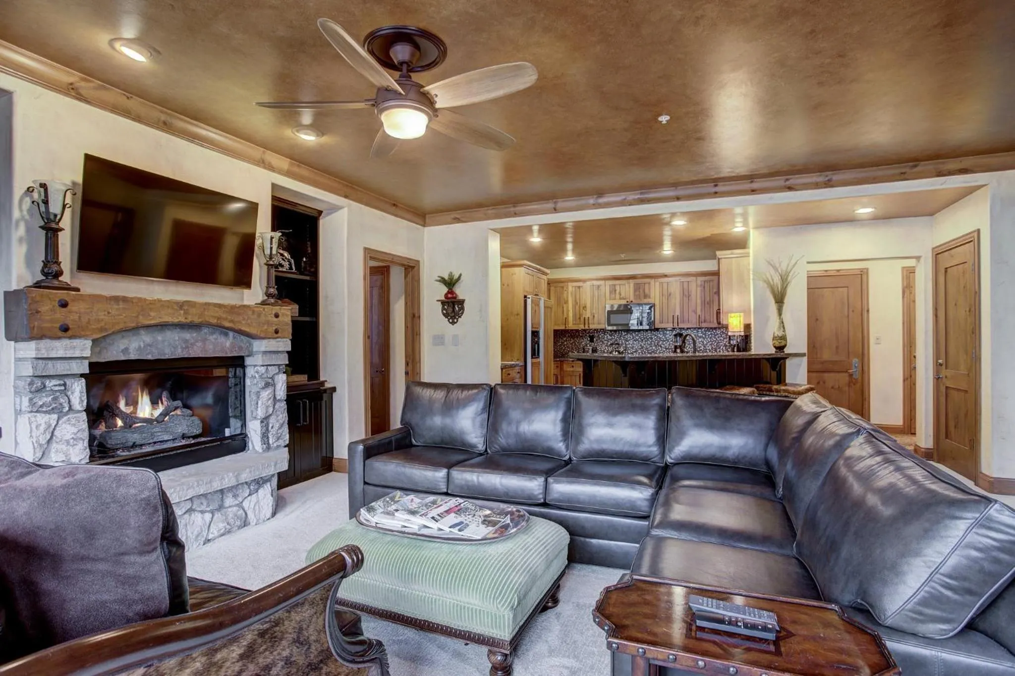 Living room in Elkhorn Lodge, A Vail Resorts Property