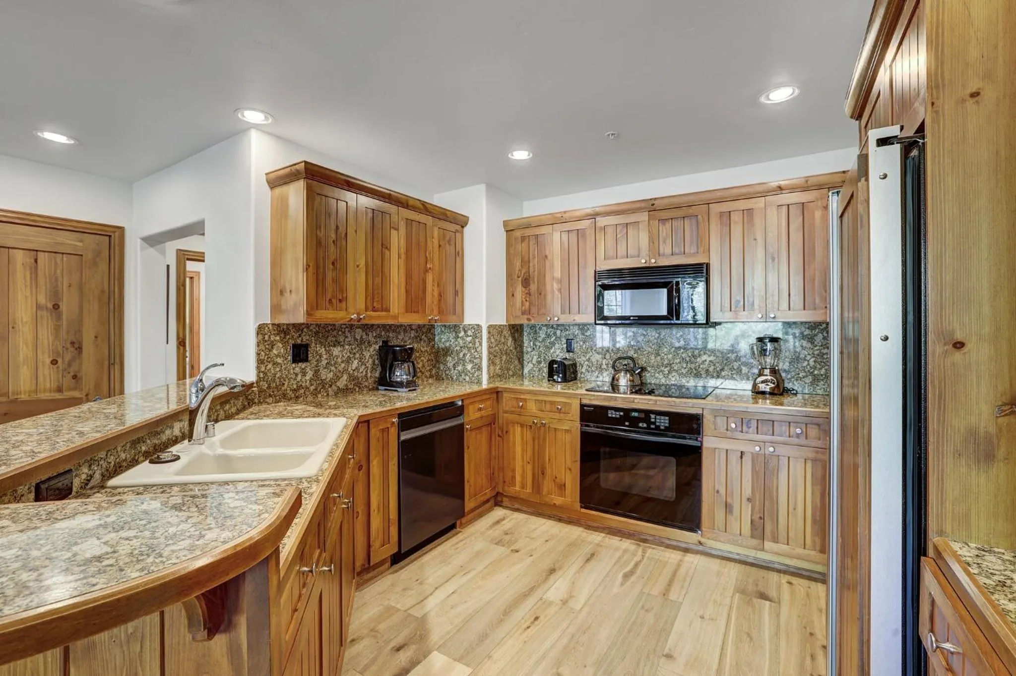 Communal kitchen in Elkhorn Lodge, A Vail Resorts Property