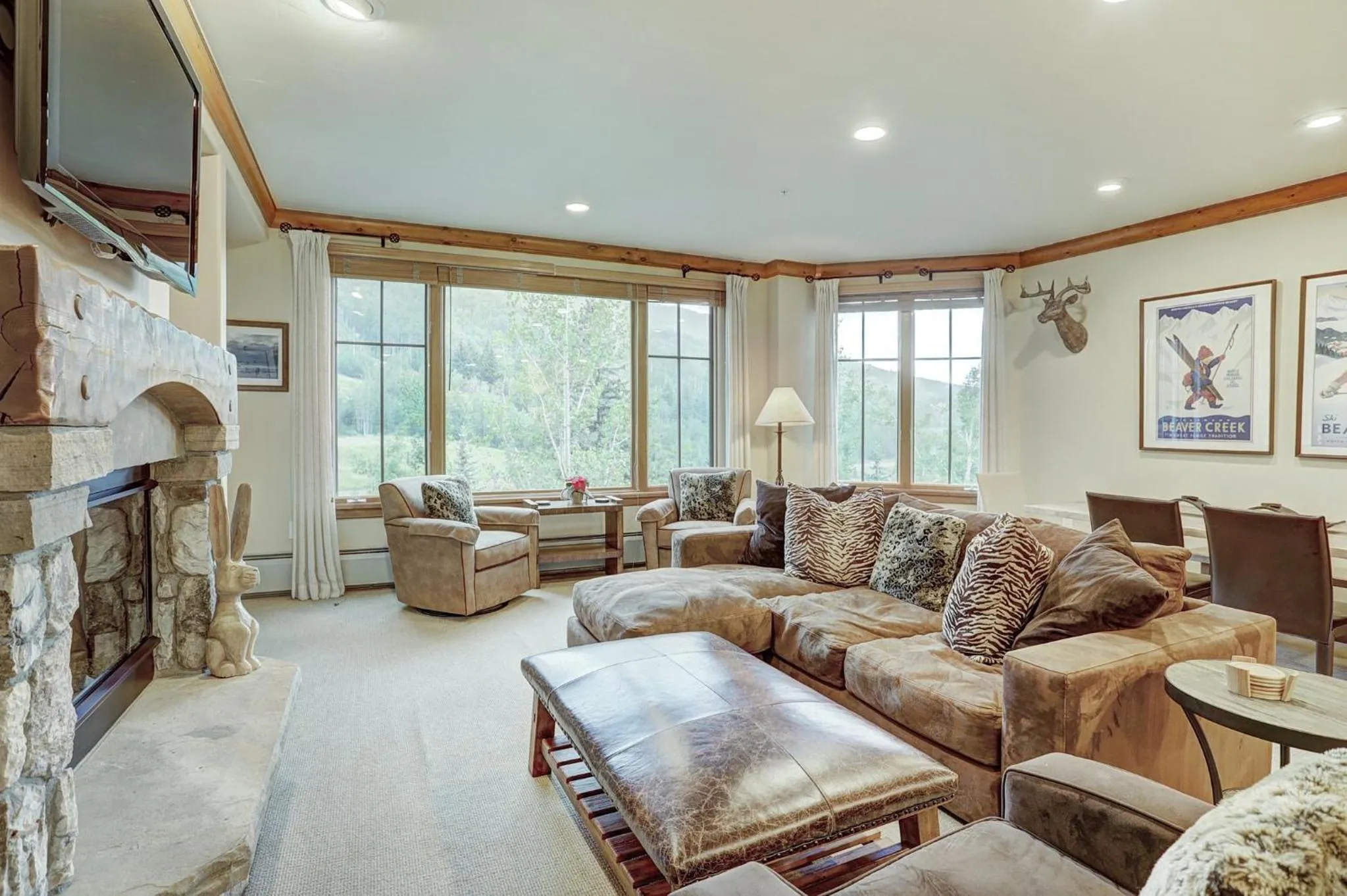 Living room in Elkhorn Lodge, A Vail Resorts Property