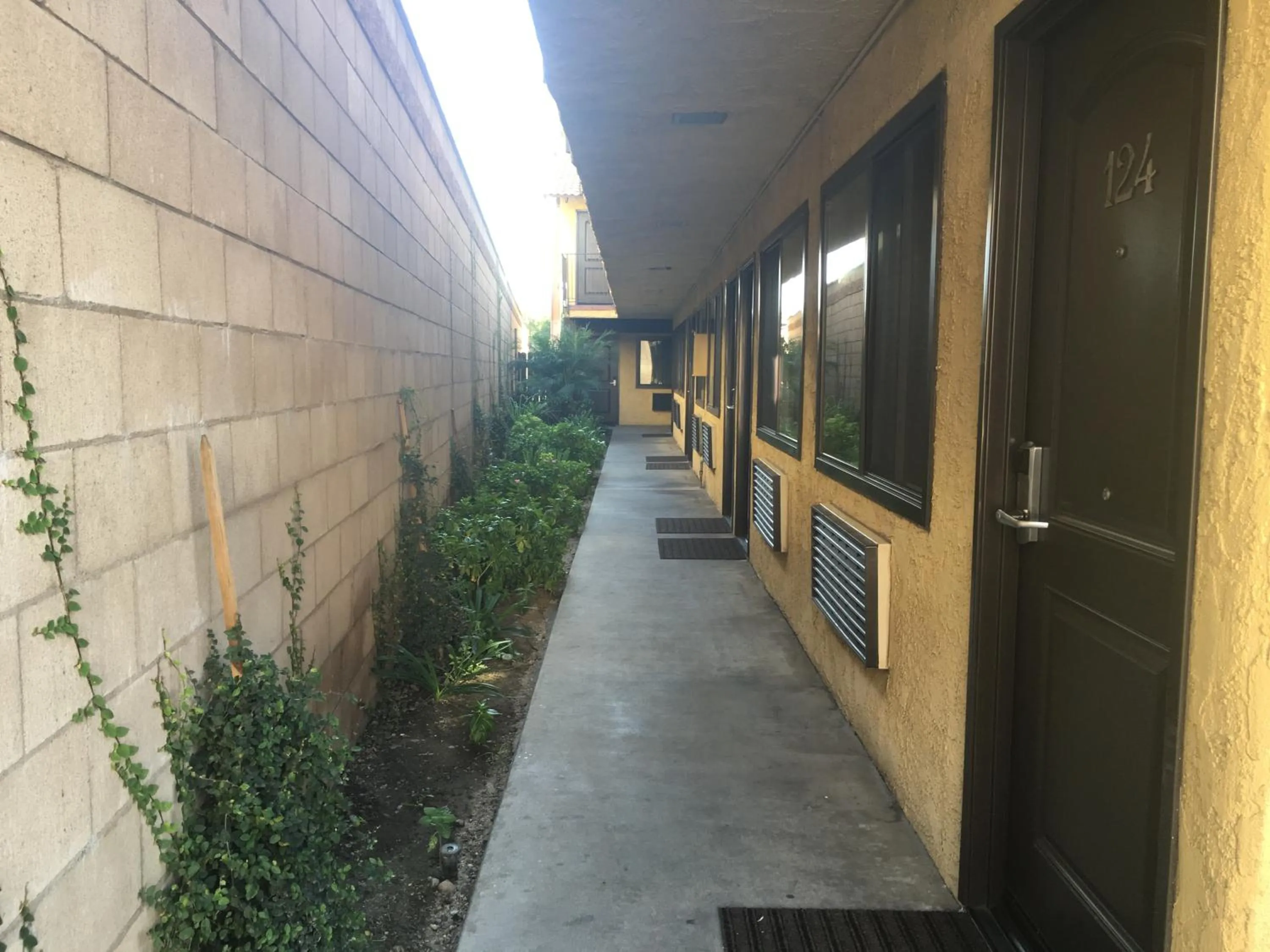 Facade/entrance in Sierra Inn