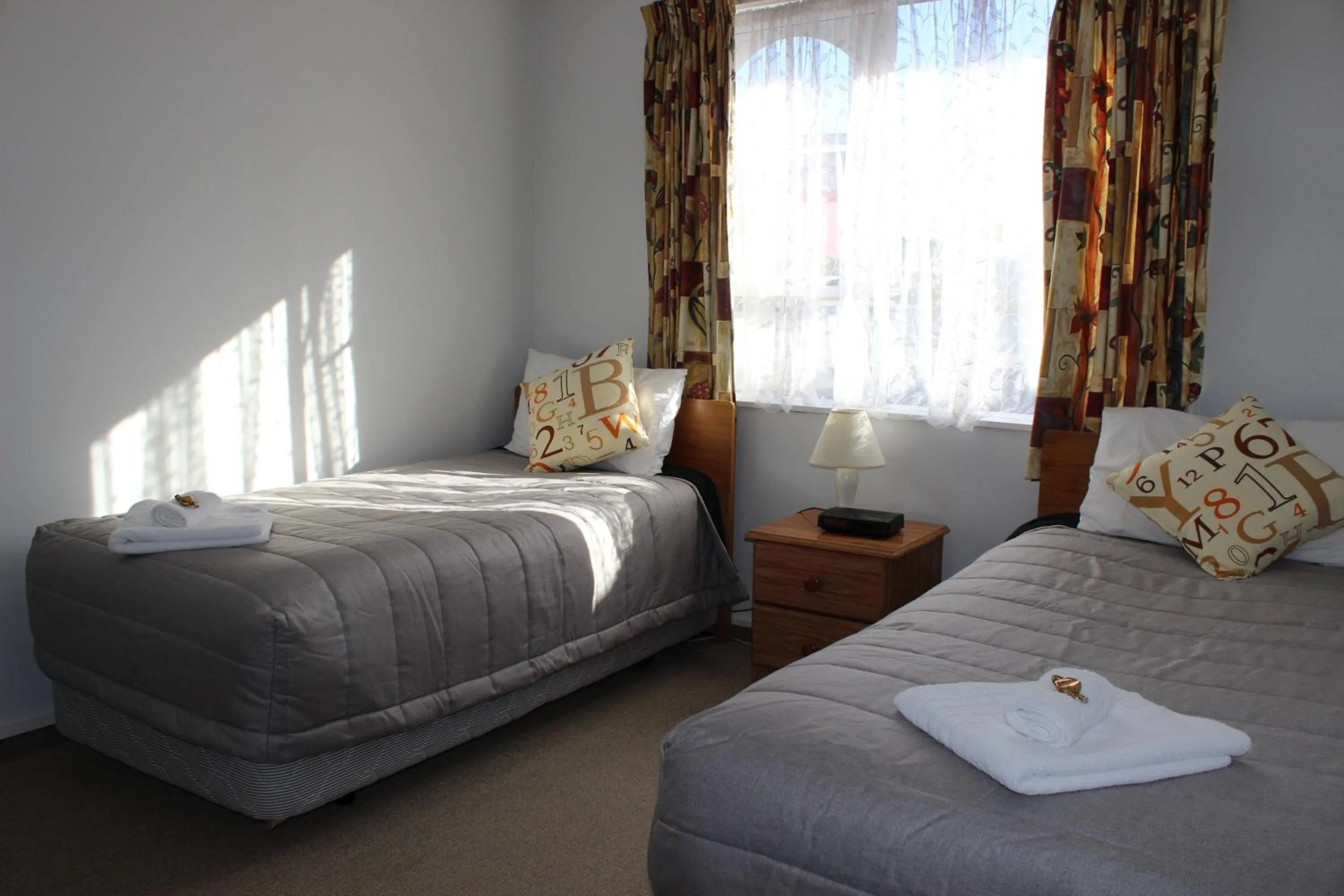 Photo of the whole room, Bed in Earnslaw Motel