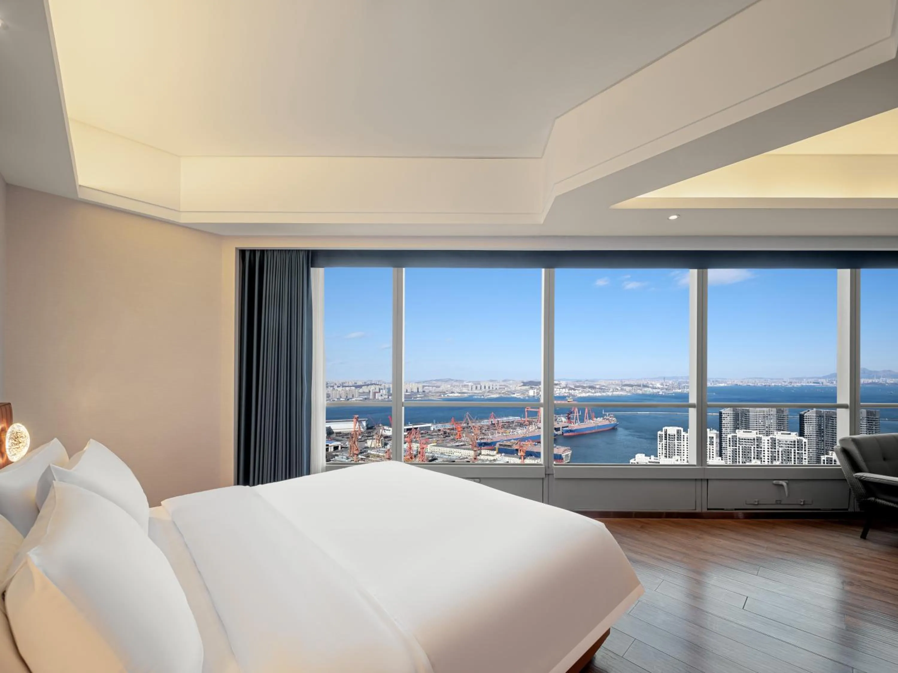 Bed in Dalian Zhongshan Square Seaview Meilun Hotel