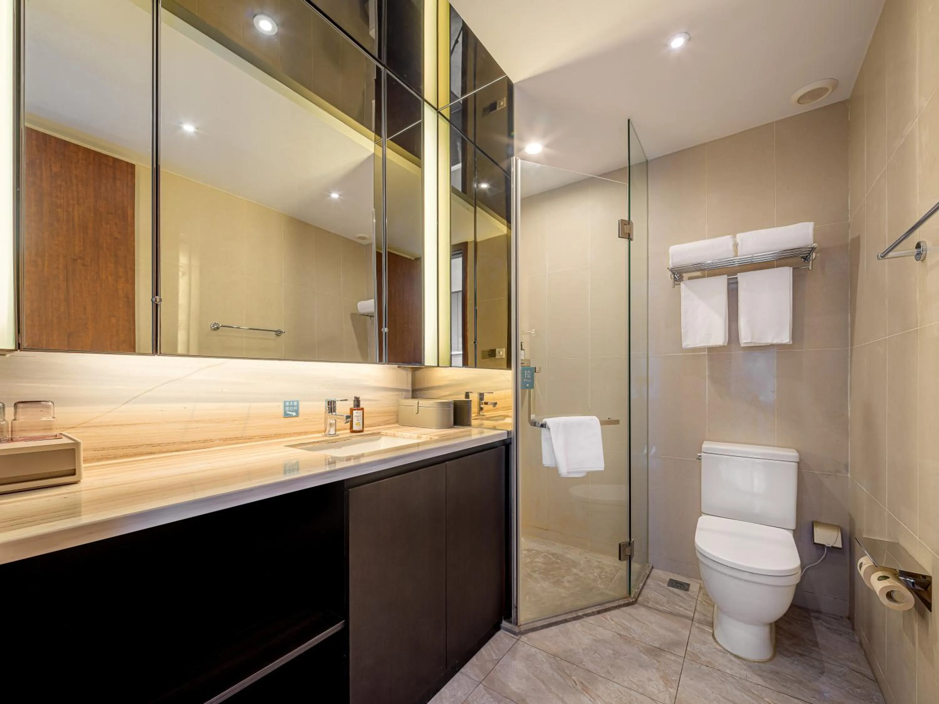 Shower in Dalian Zhongshan Square Seaview Meilun Hotel