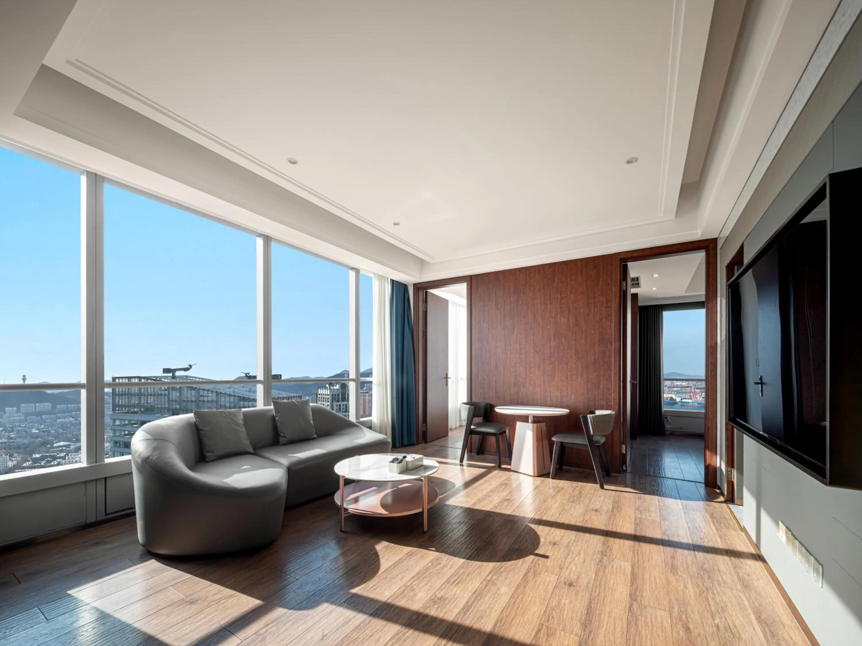 Natural landscape in Dalian Zhongshan Square Seaview Meilun Hotel