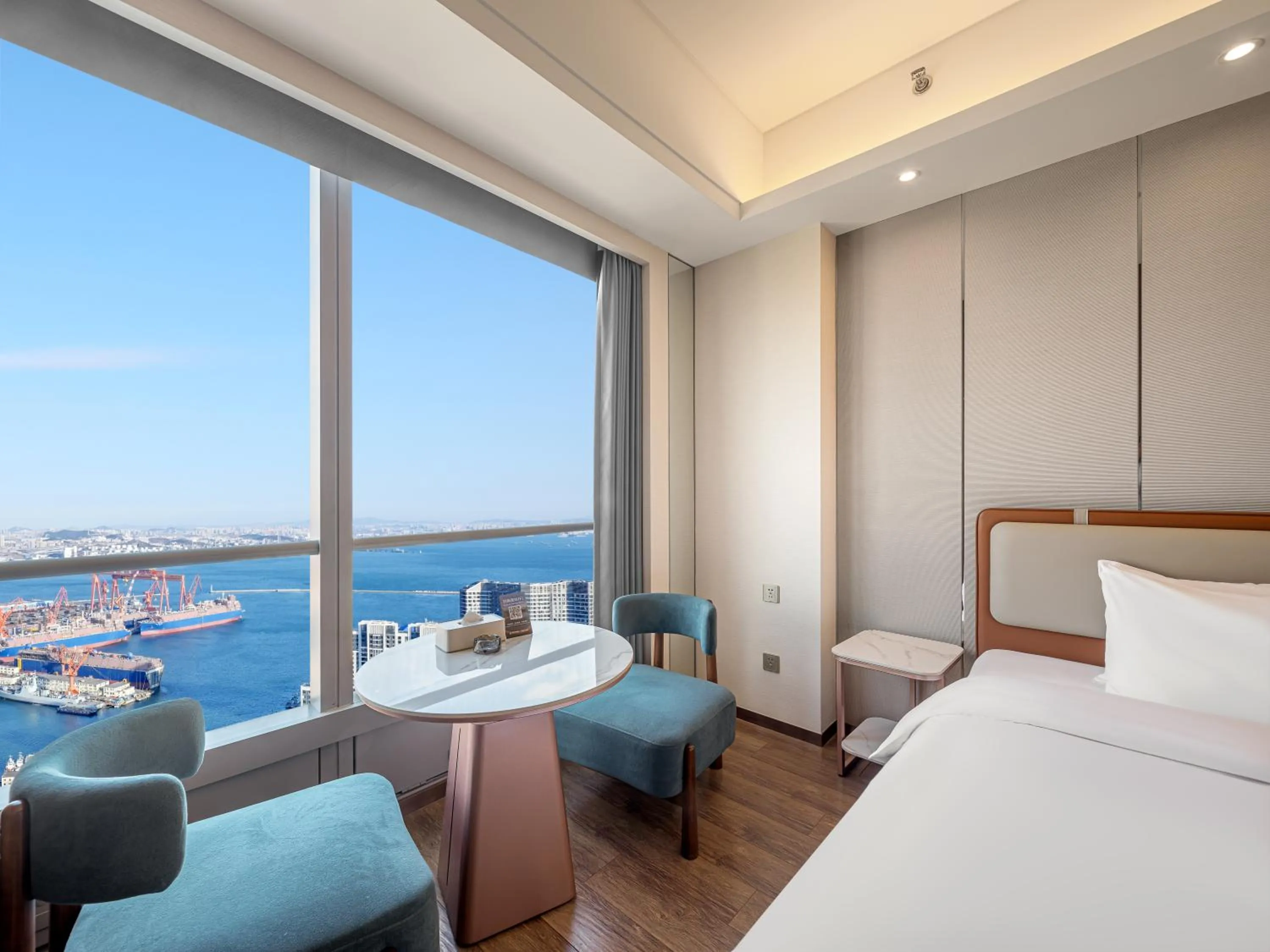 Bed in Dalian Zhongshan Square Seaview Meilun Hotel