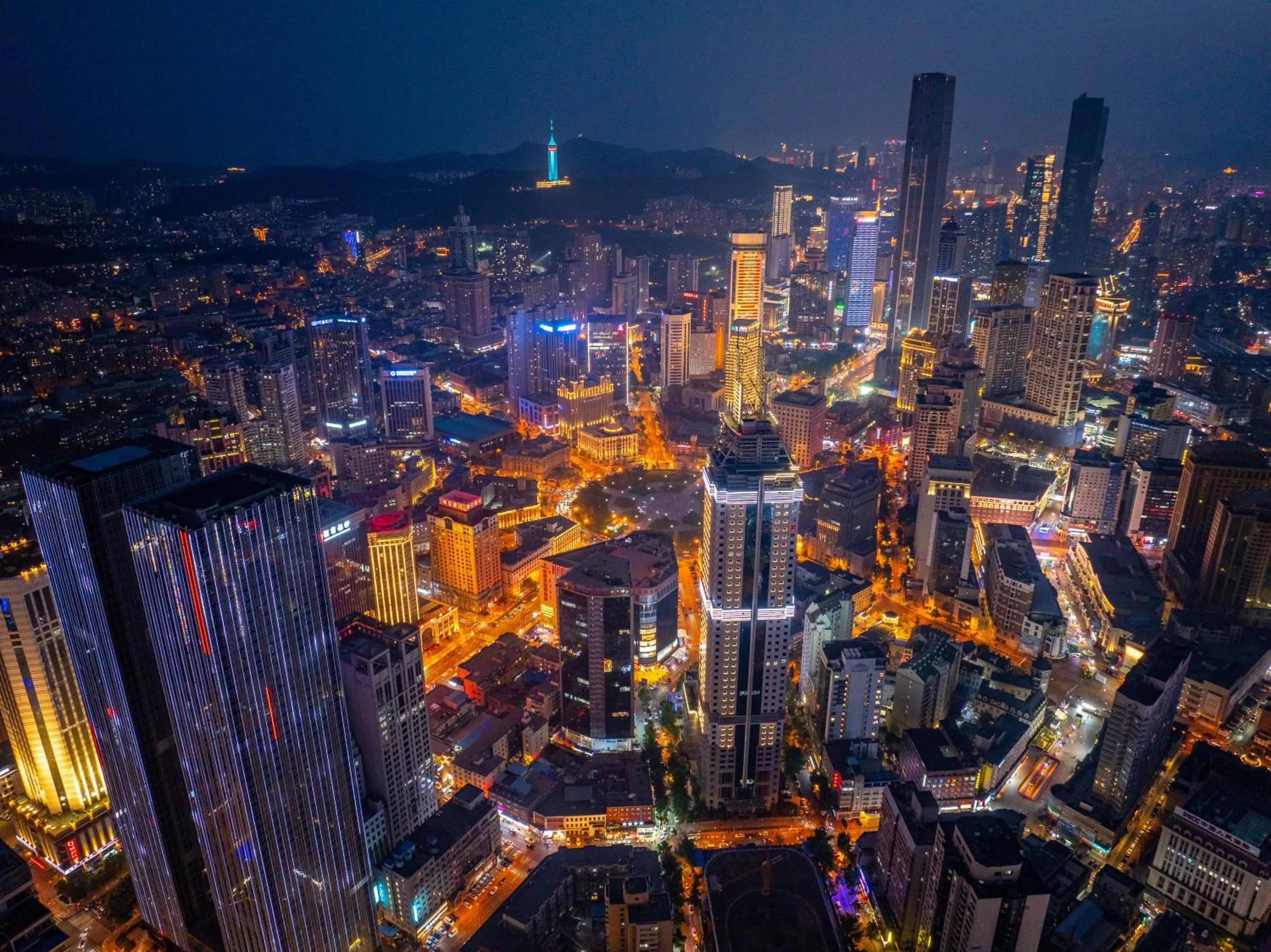 Night in Dalian Zhongshan Square Seaview Meilun Hotel