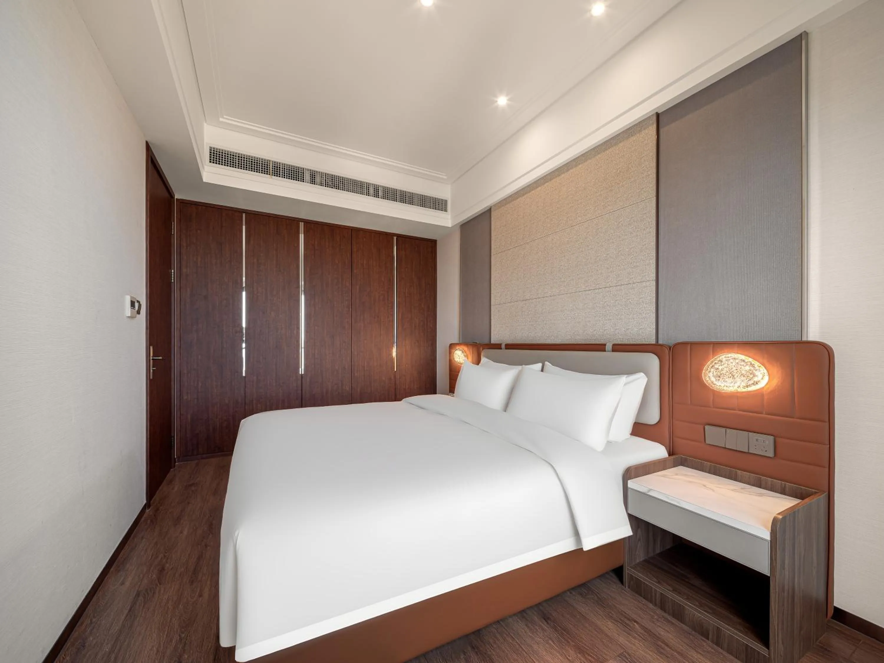 Bed in Dalian Zhongshan Square Seaview Meilun Hotel