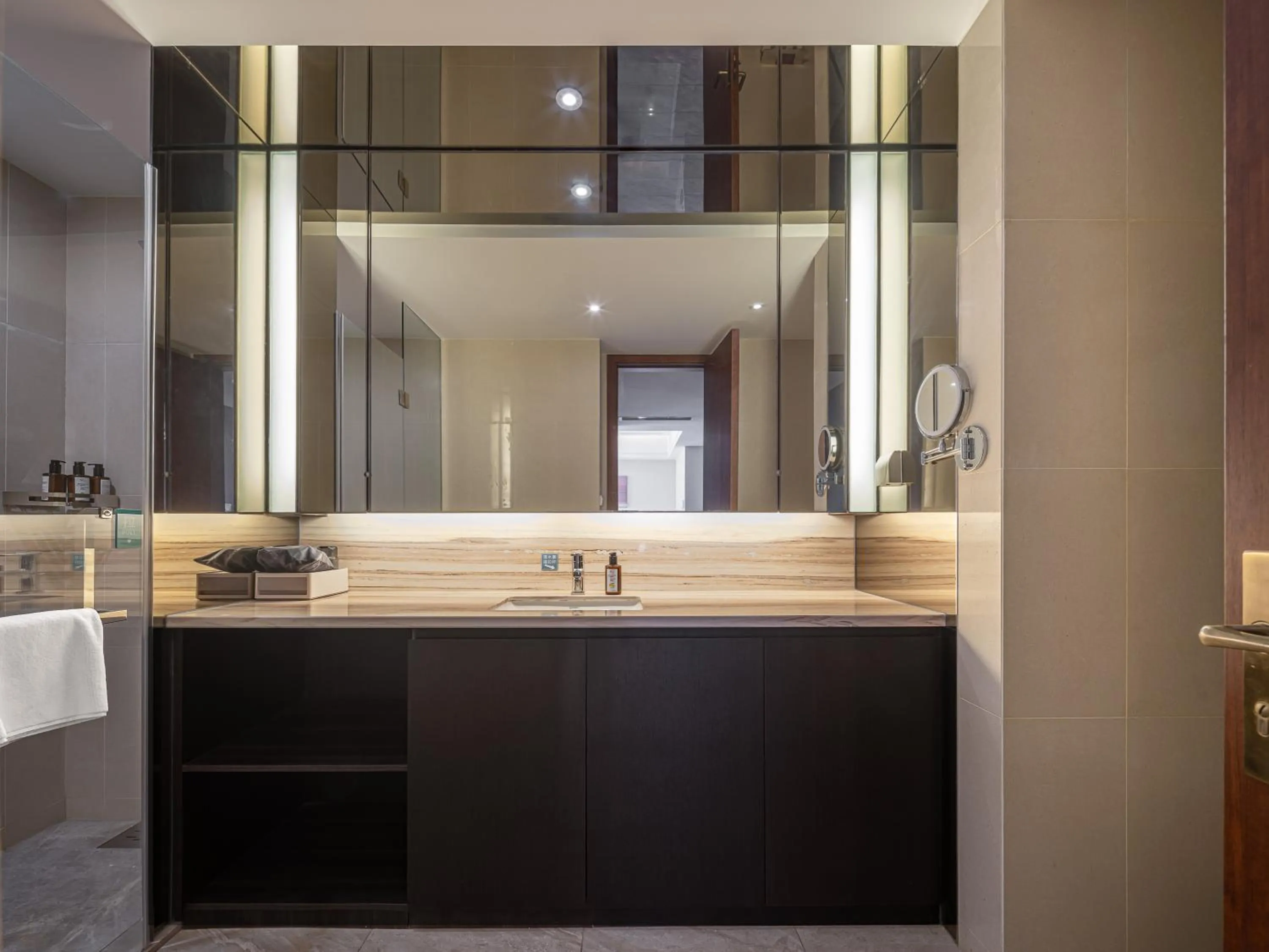 Shower in Dalian Zhongshan Square Seaview Meilun Hotel