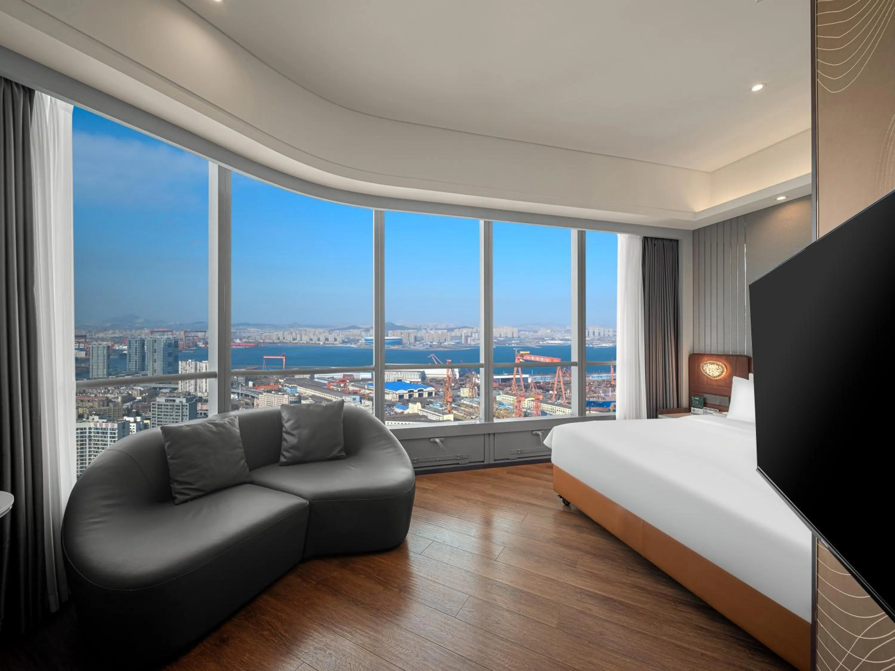 Bed in Dalian Zhongshan Square Seaview Meilun Hotel