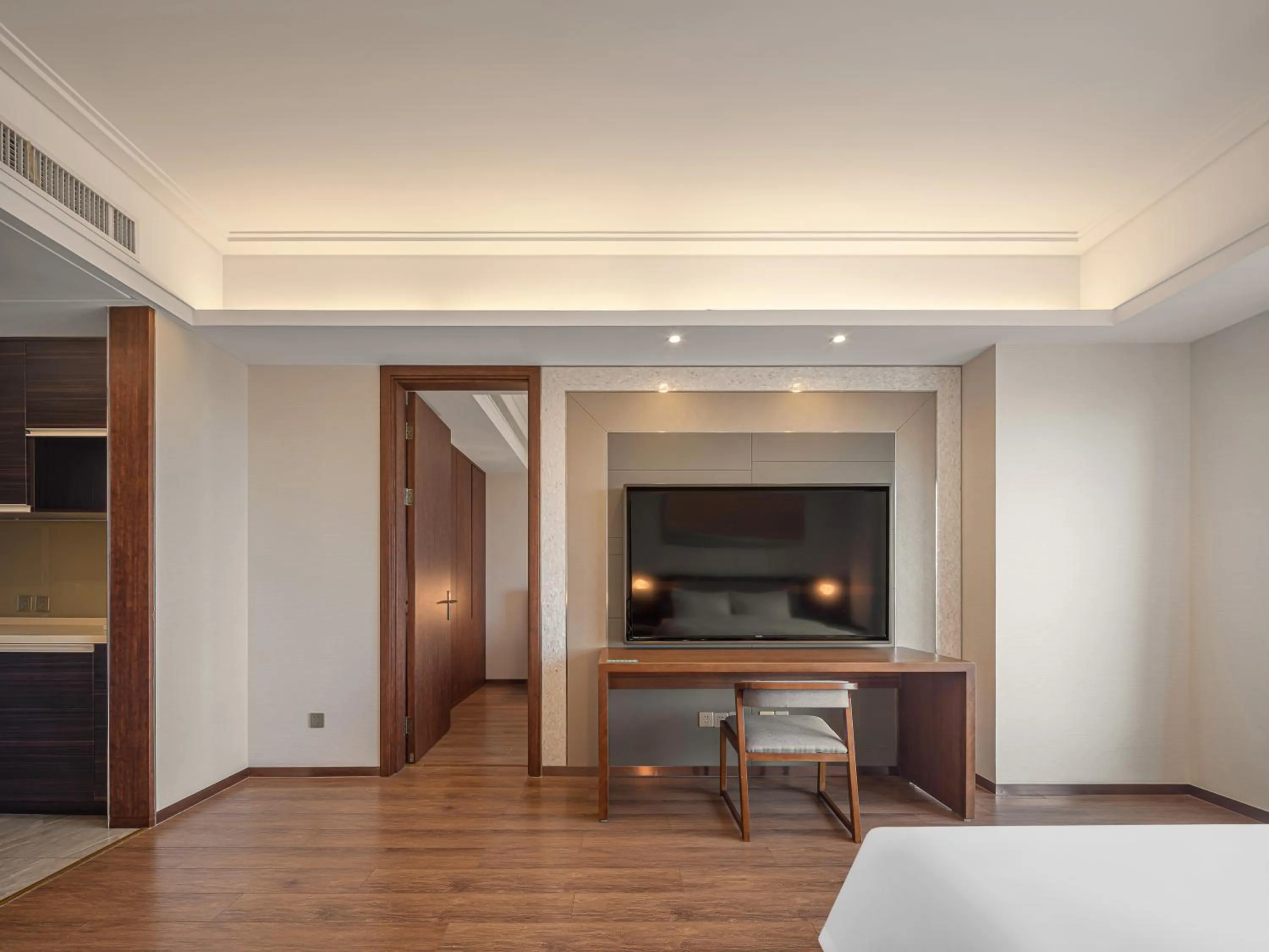 TV and multimedia in Dalian Zhongshan Square Seaview Meilun Hotel