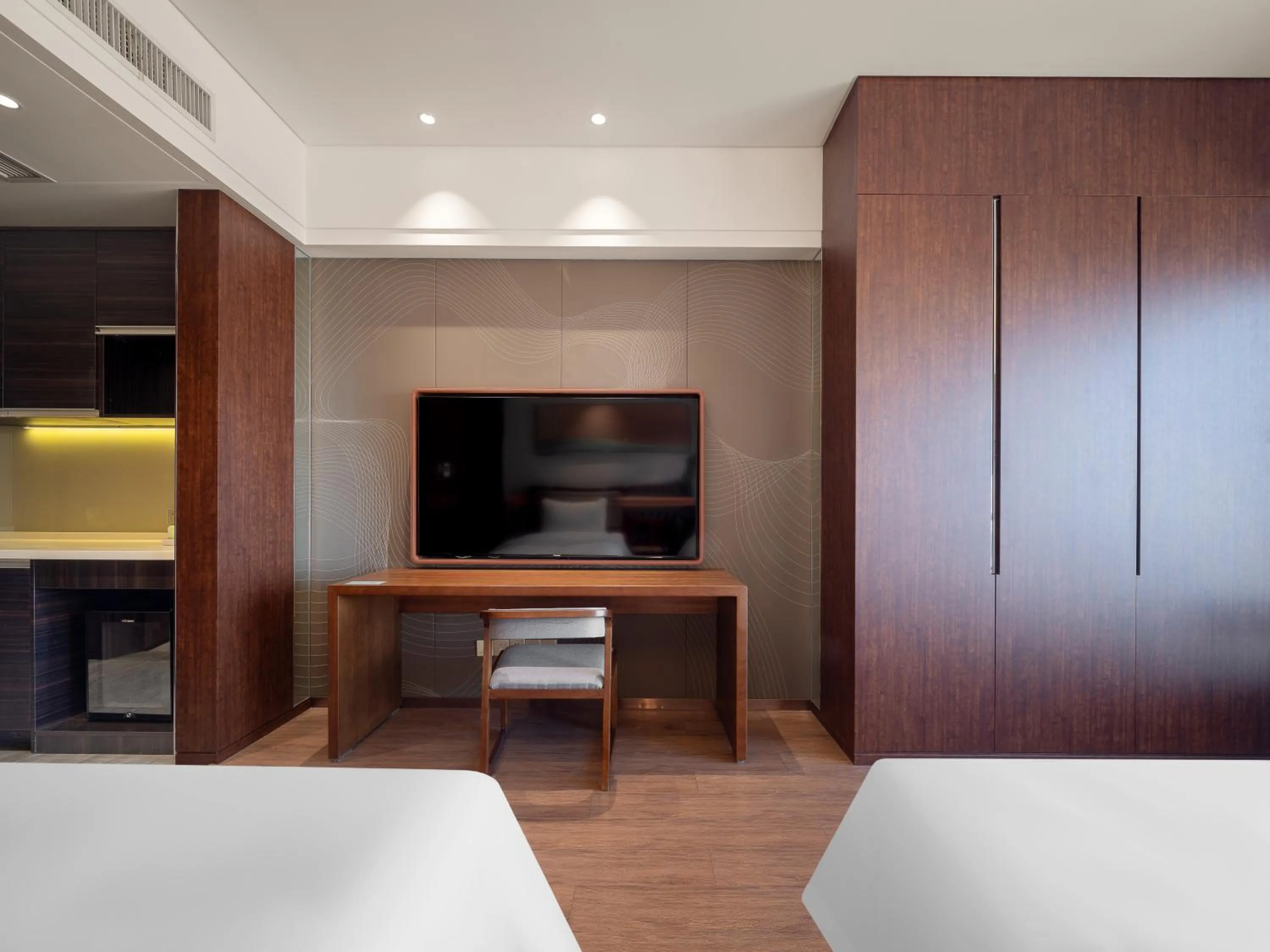 TV and multimedia, Bed in Dalian Zhongshan Square Seaview Meilun Hotel