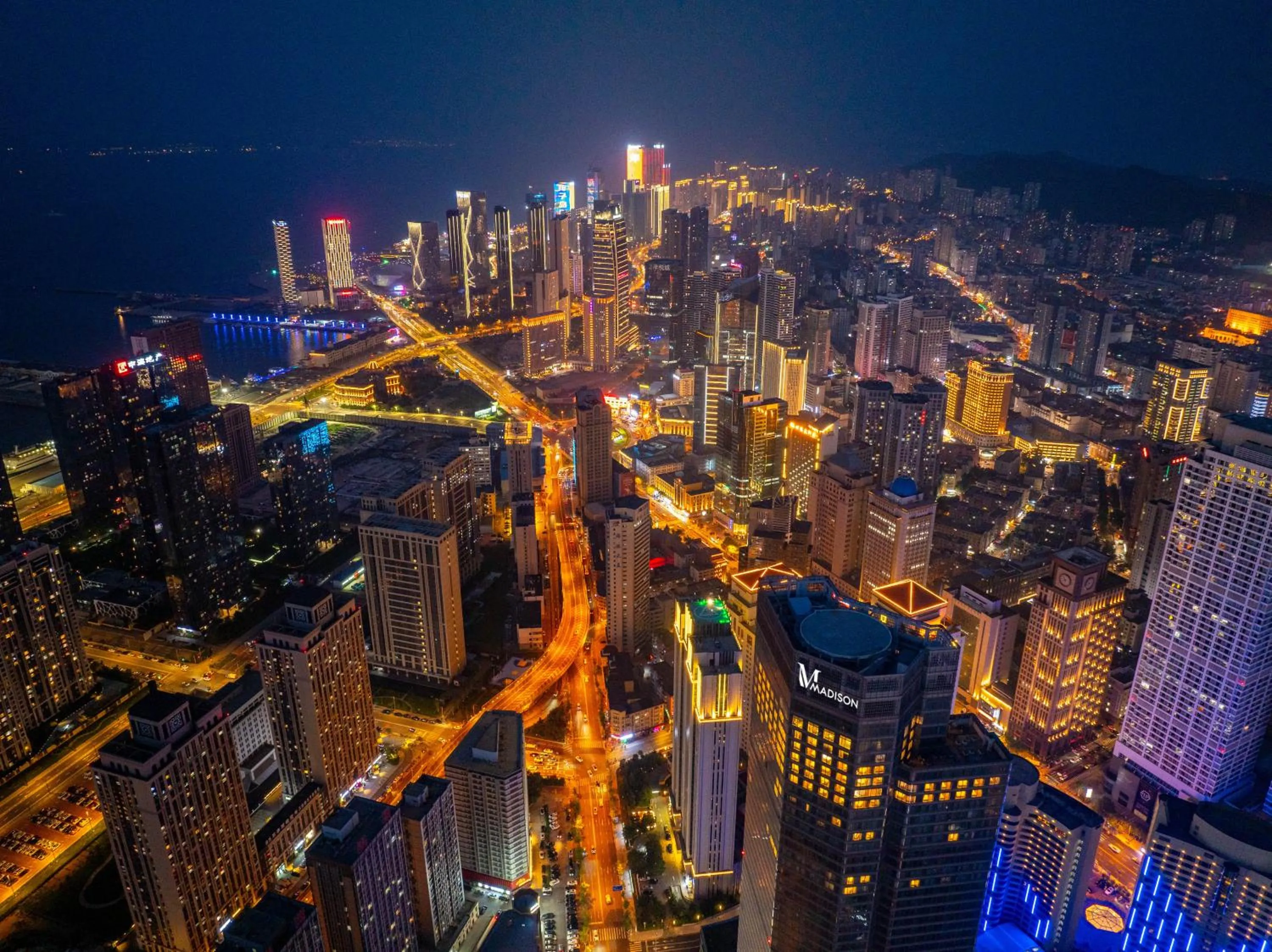 Night in Dalian Zhongshan Square Seaview Meilun Hotel