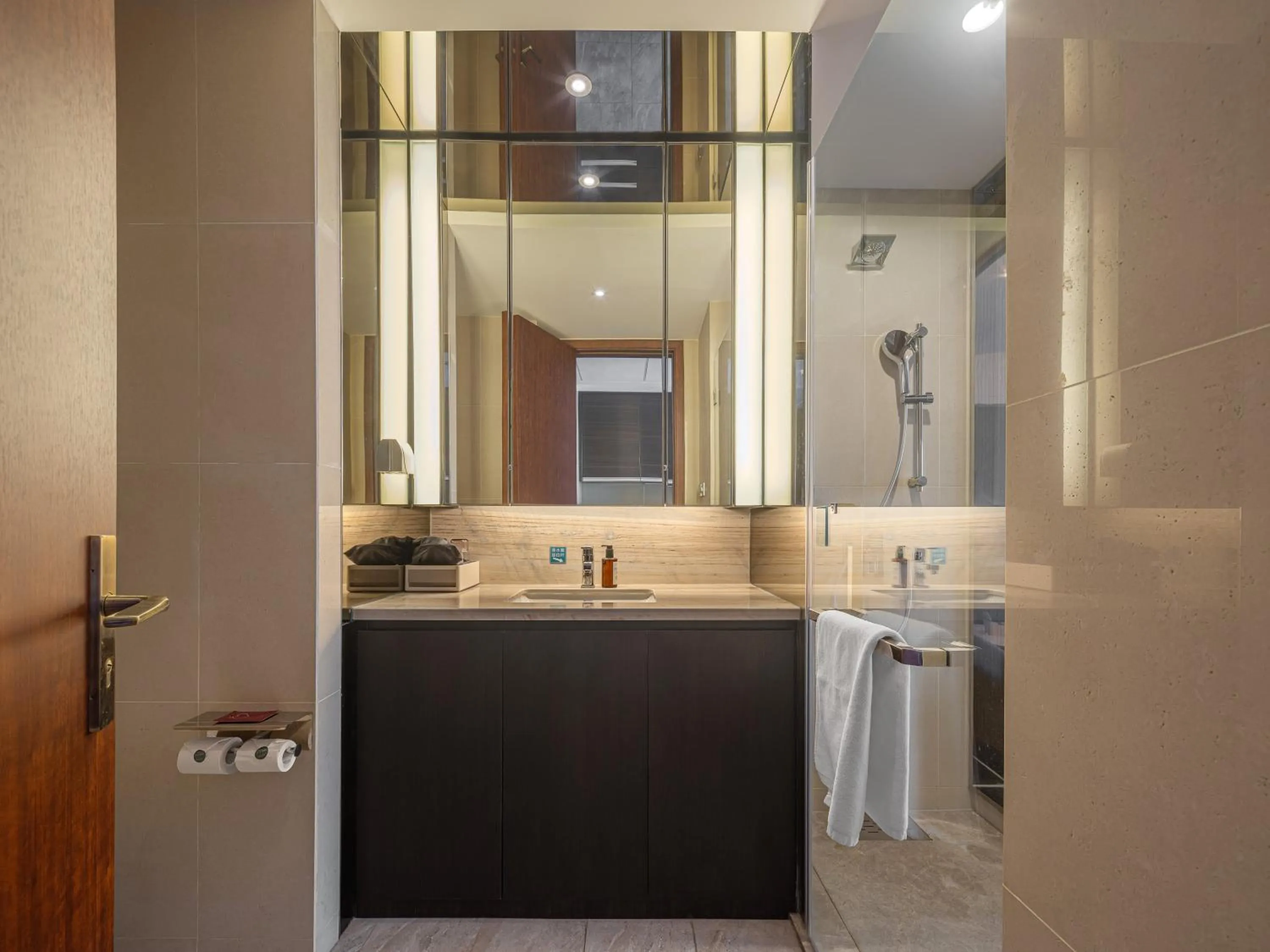 Shower in Dalian Zhongshan Square Seaview Meilun Hotel