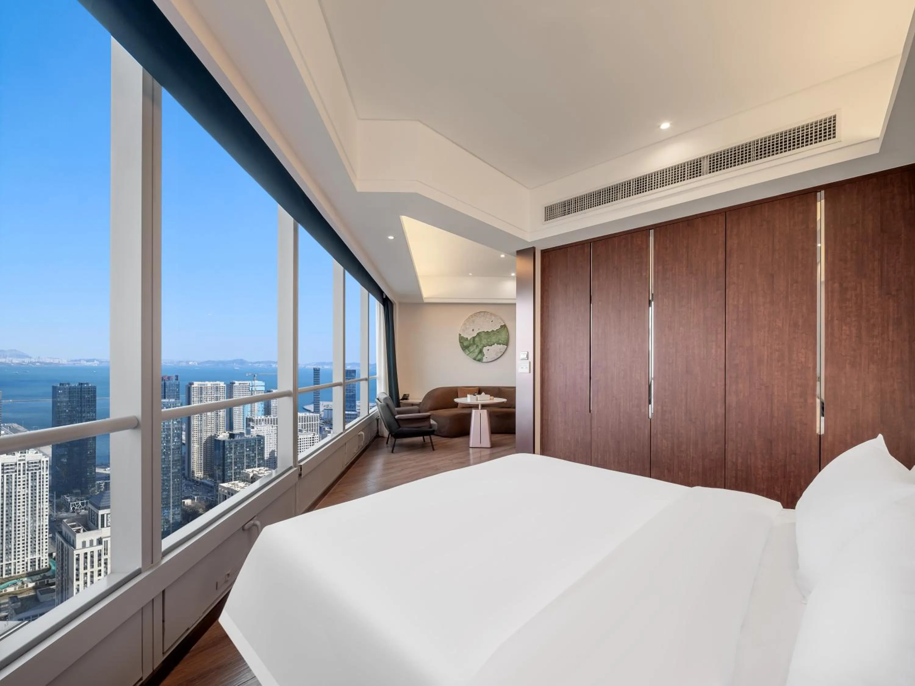 Bed in Dalian Zhongshan Square Seaview Meilun Hotel