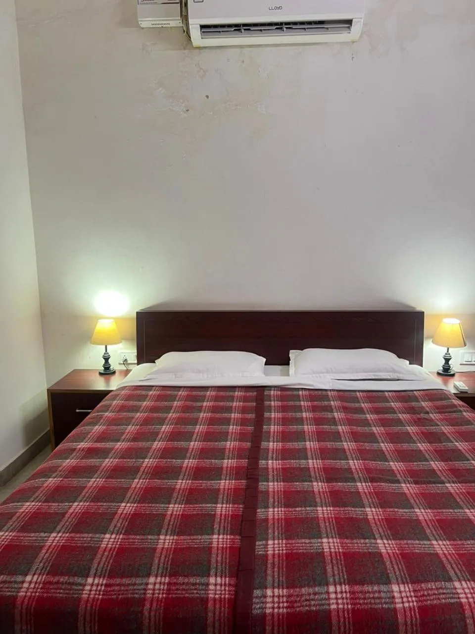 Bed in Doongri Haveli