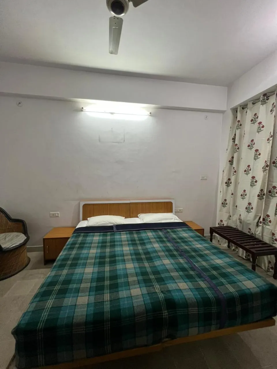 Bed in Doongri Haveli