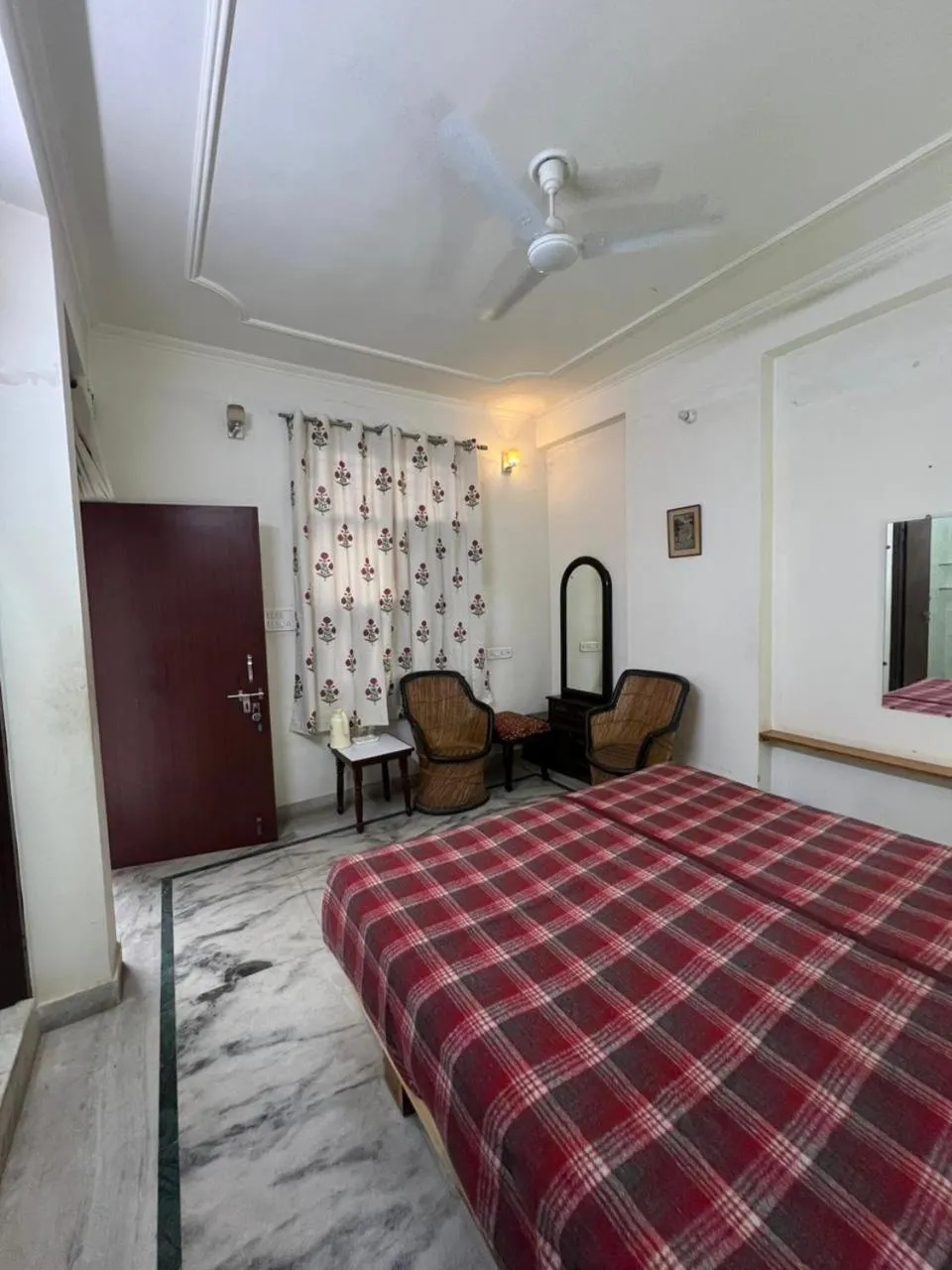 Bed in Doongri Haveli