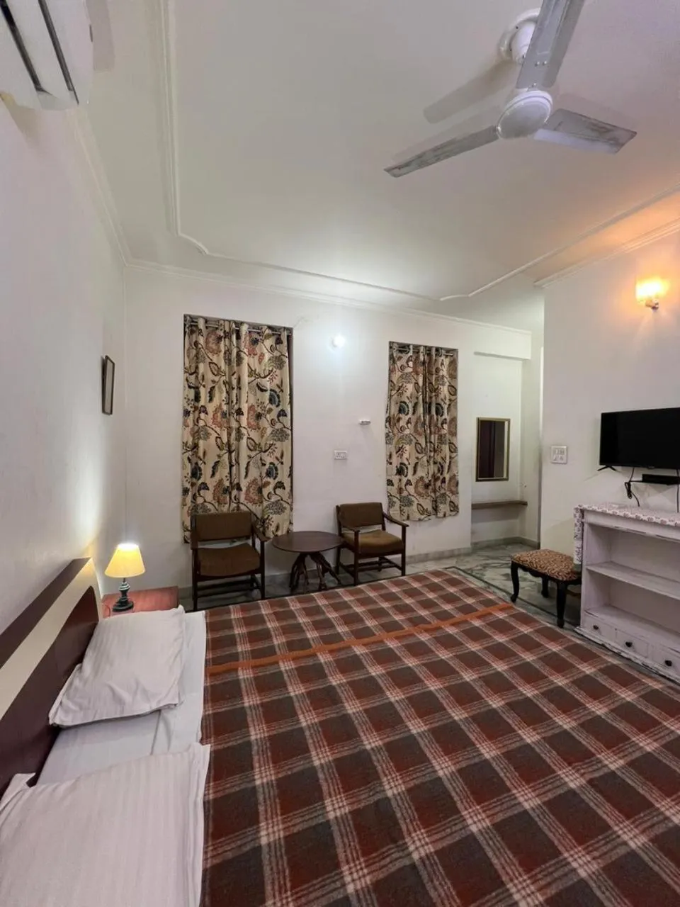 Property building, Bed in Doongri Haveli