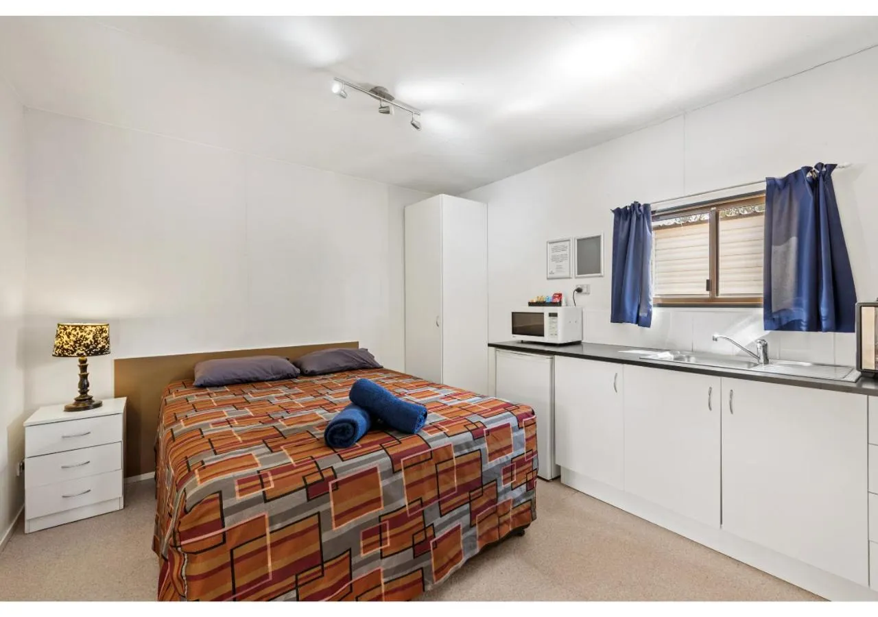 Photo of the whole room, Bed in Discovery Parks - Mt Isa