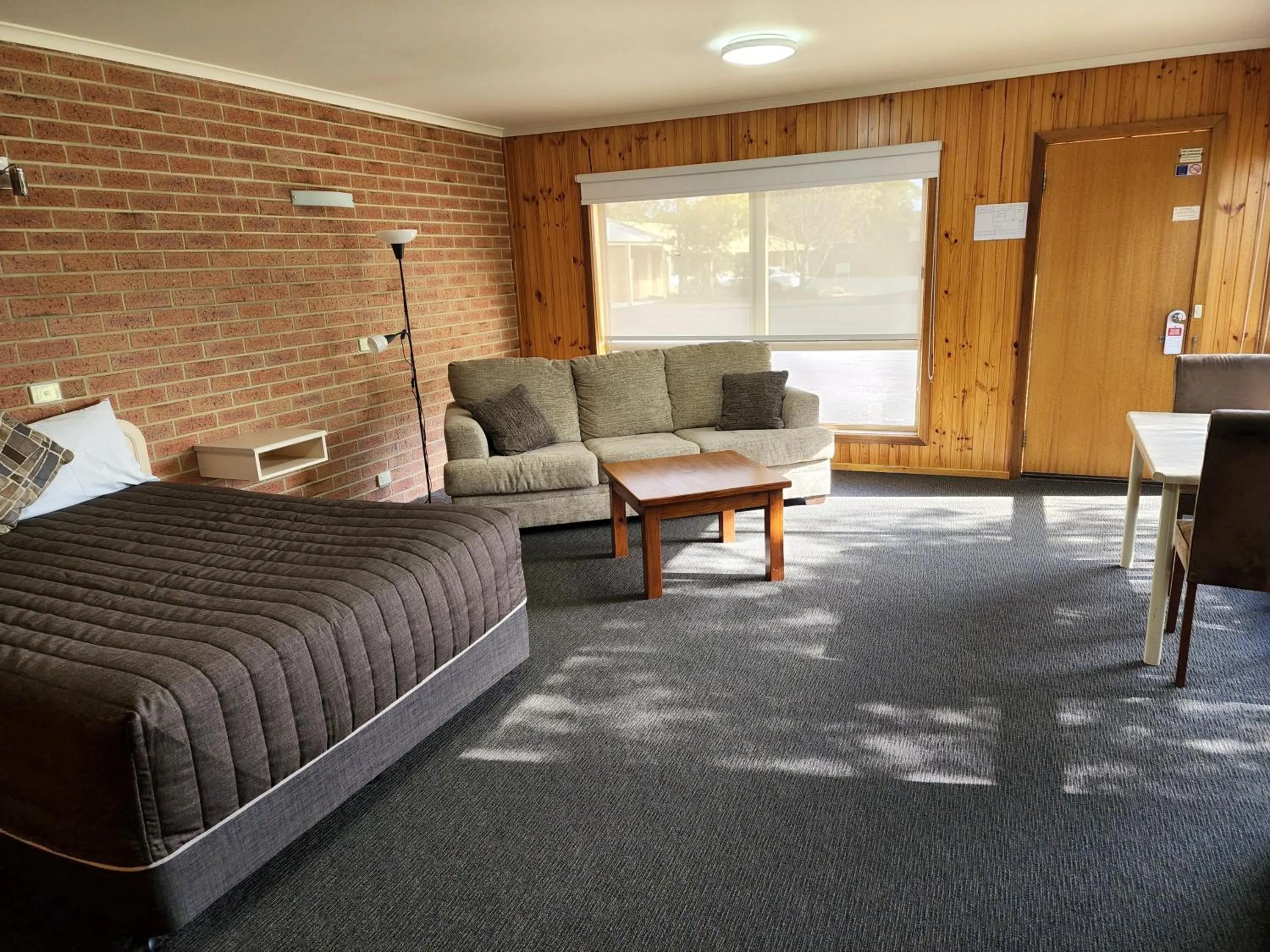 Bed in Country Roads Motor Inn Naracoorte