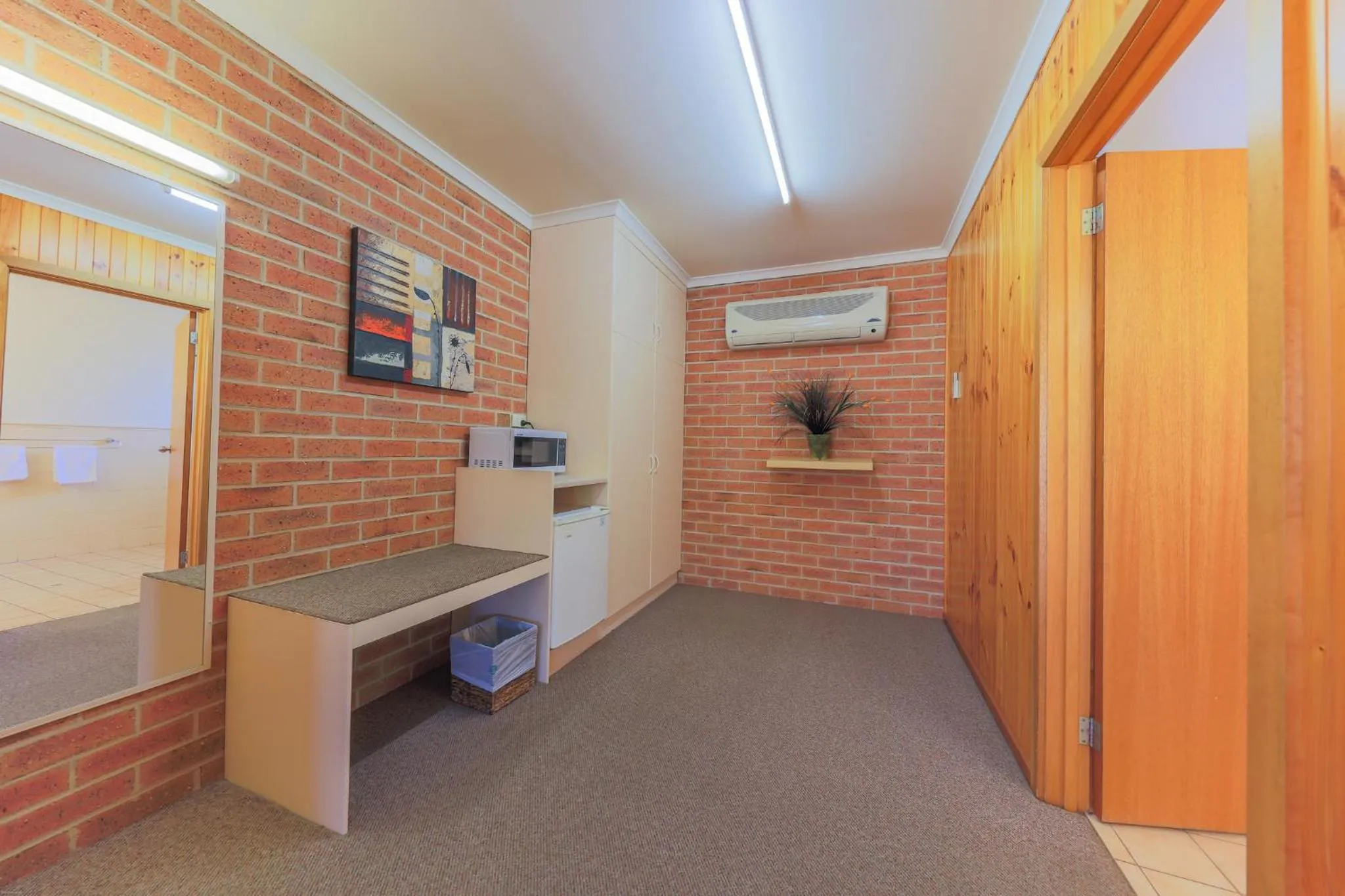 Communal lounge/ TV room in Country Roads Motor Inn Naracoorte