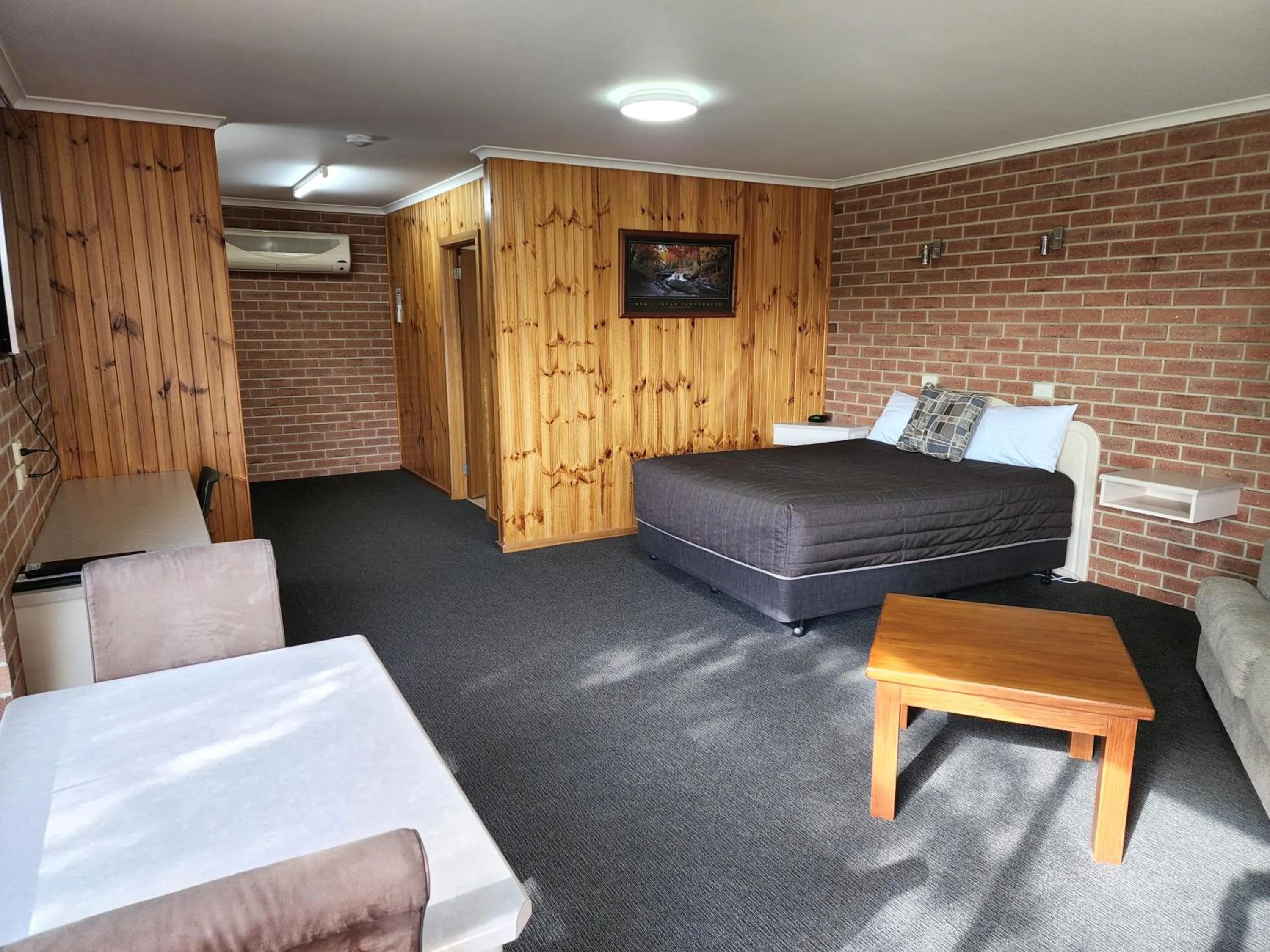 Bed in Country Roads Motor Inn Naracoorte