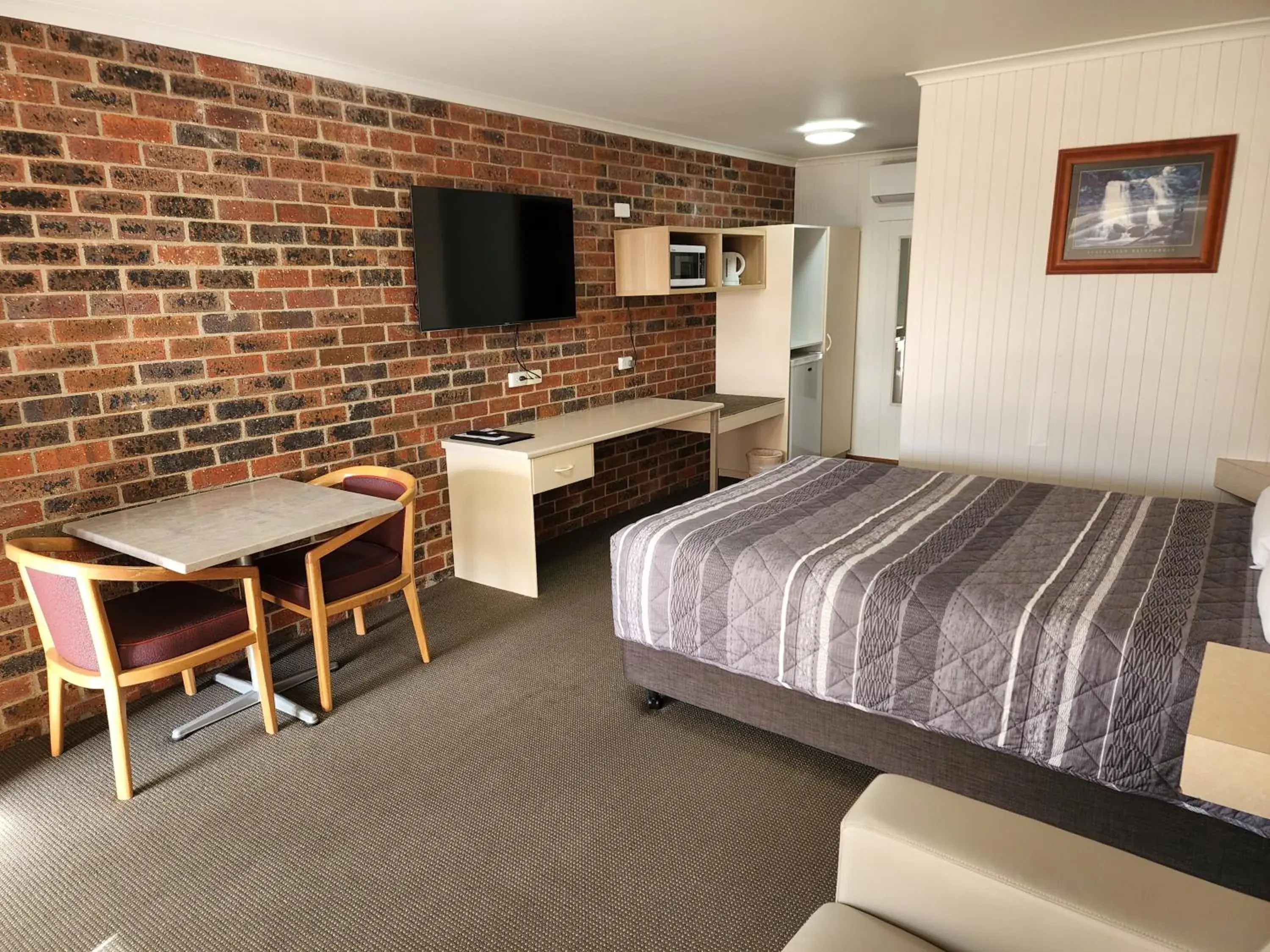 Family Room in Country Roads Motor Inn Naracoorte Family Room in Country Roads Motor Inn Naracoorte
