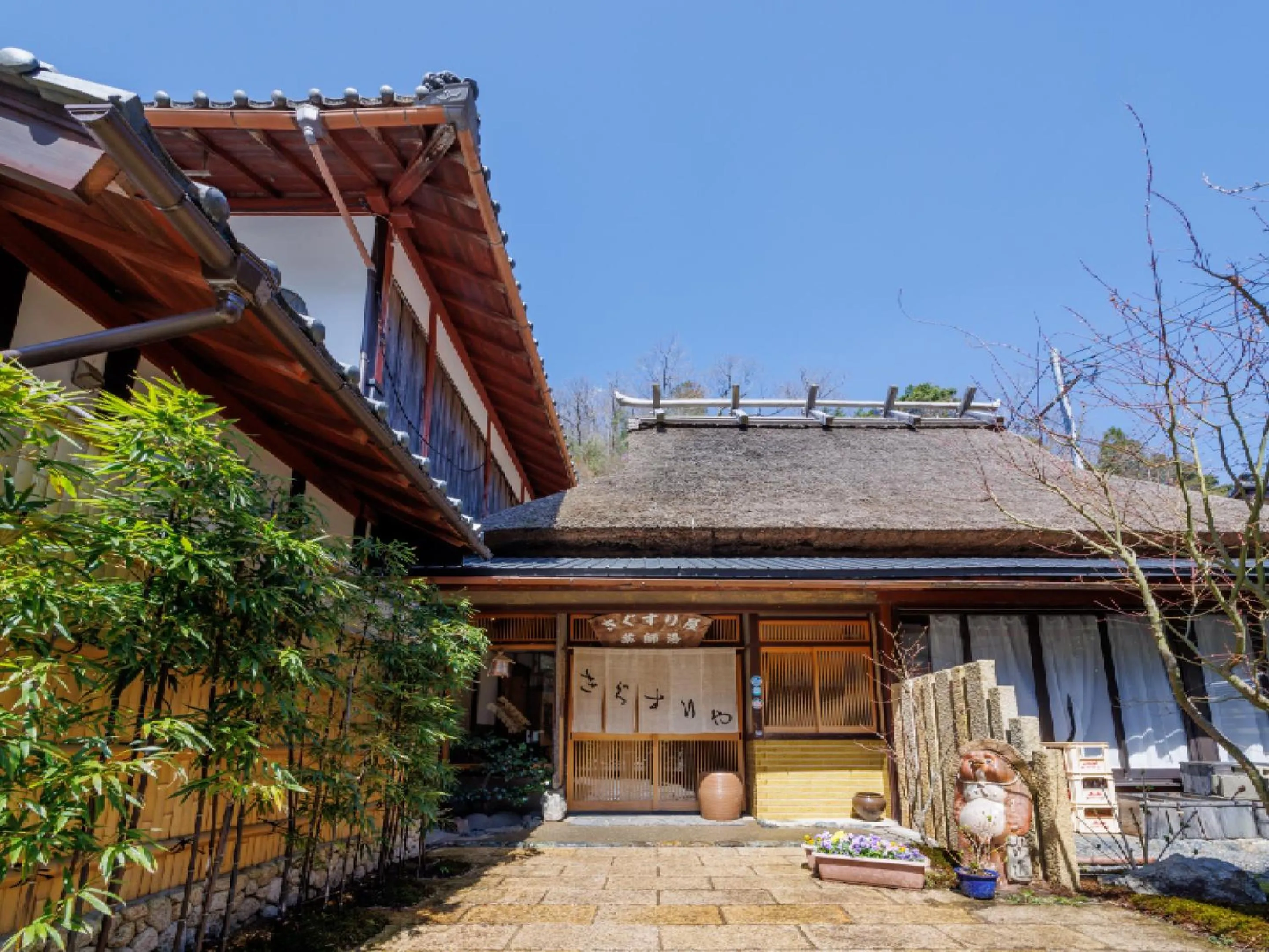Property building in Ryokan Kigusuriya