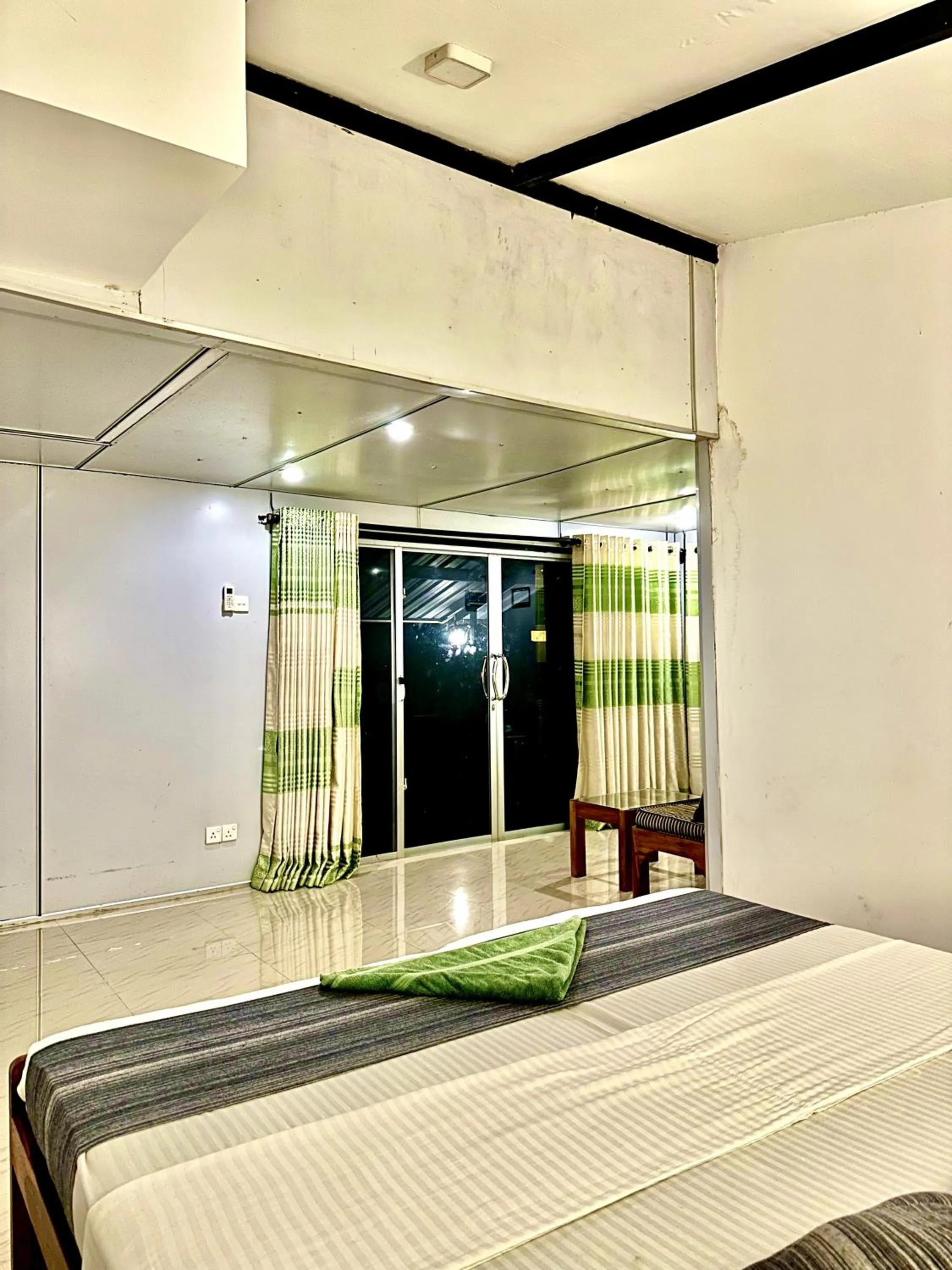 Photo of the whole room, Bed in Birds Paradise Inn