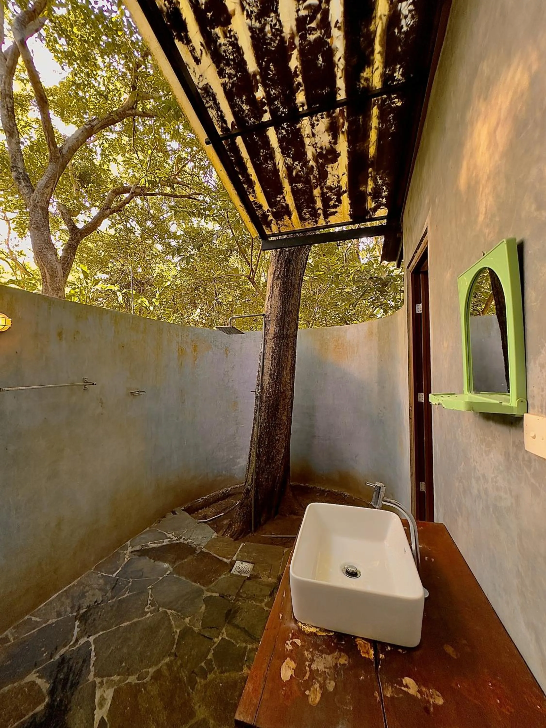 Bathroom in Birds Paradise Inn