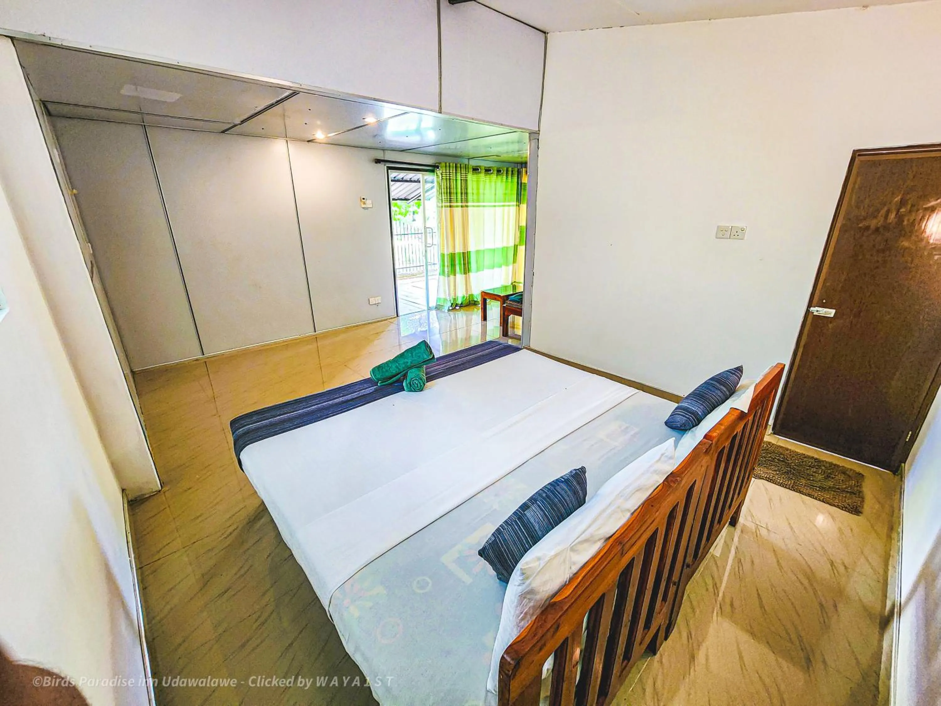 Bed in Birds Paradise Inn