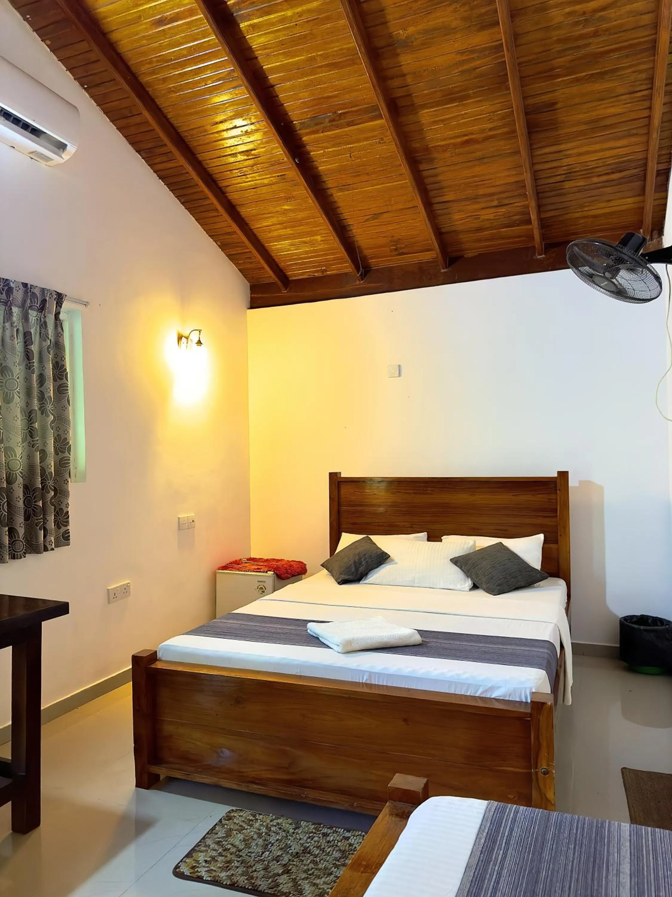 Bedroom, Bed in Birds Paradise Inn