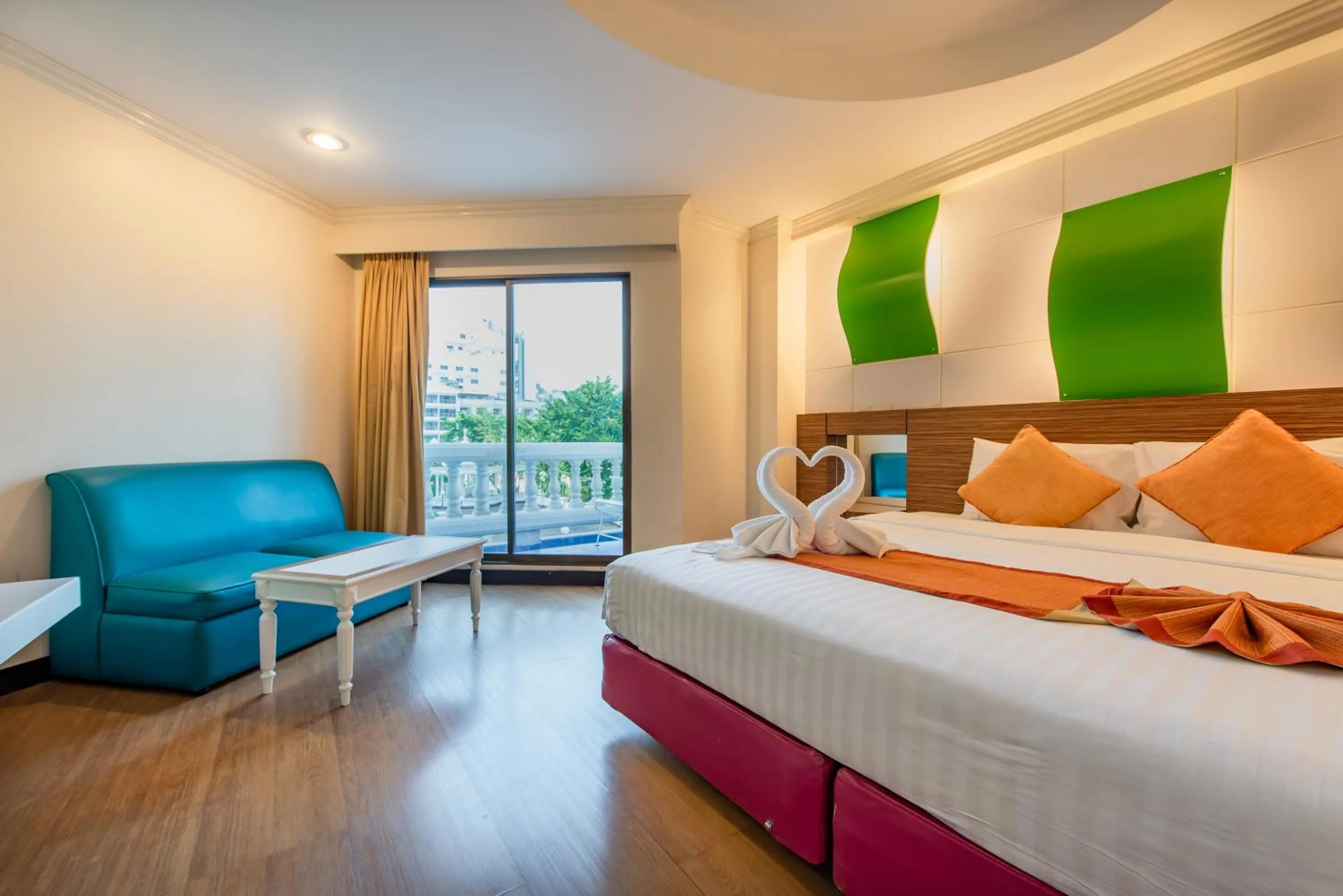 Photo of the whole room, Bed in Caesar Palace Hotel